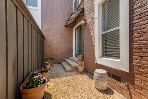 5928 Sandhurst Lane Dallas TX 75206