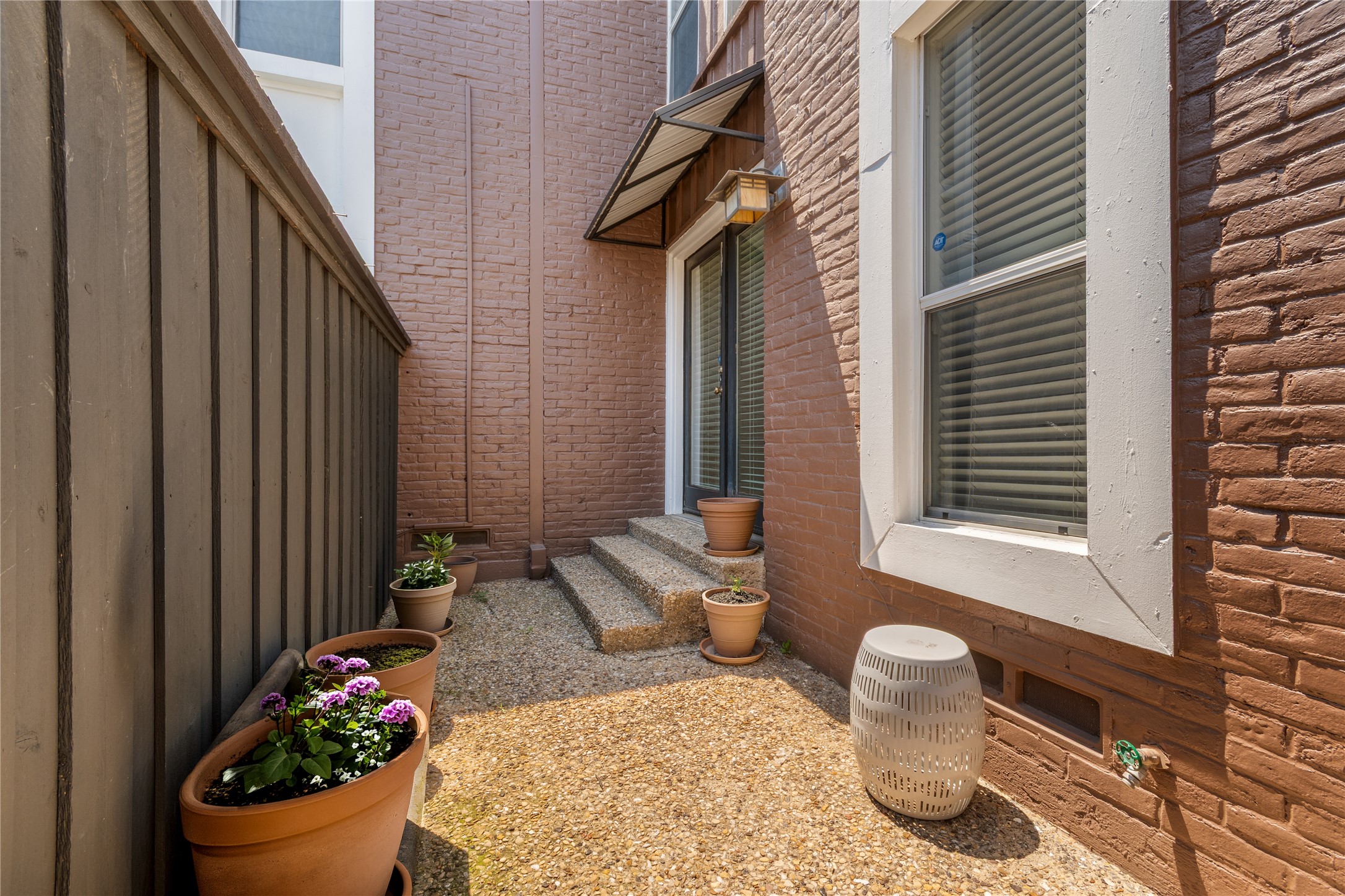 5928 Sandhurst Lane Dallas TX 75206
