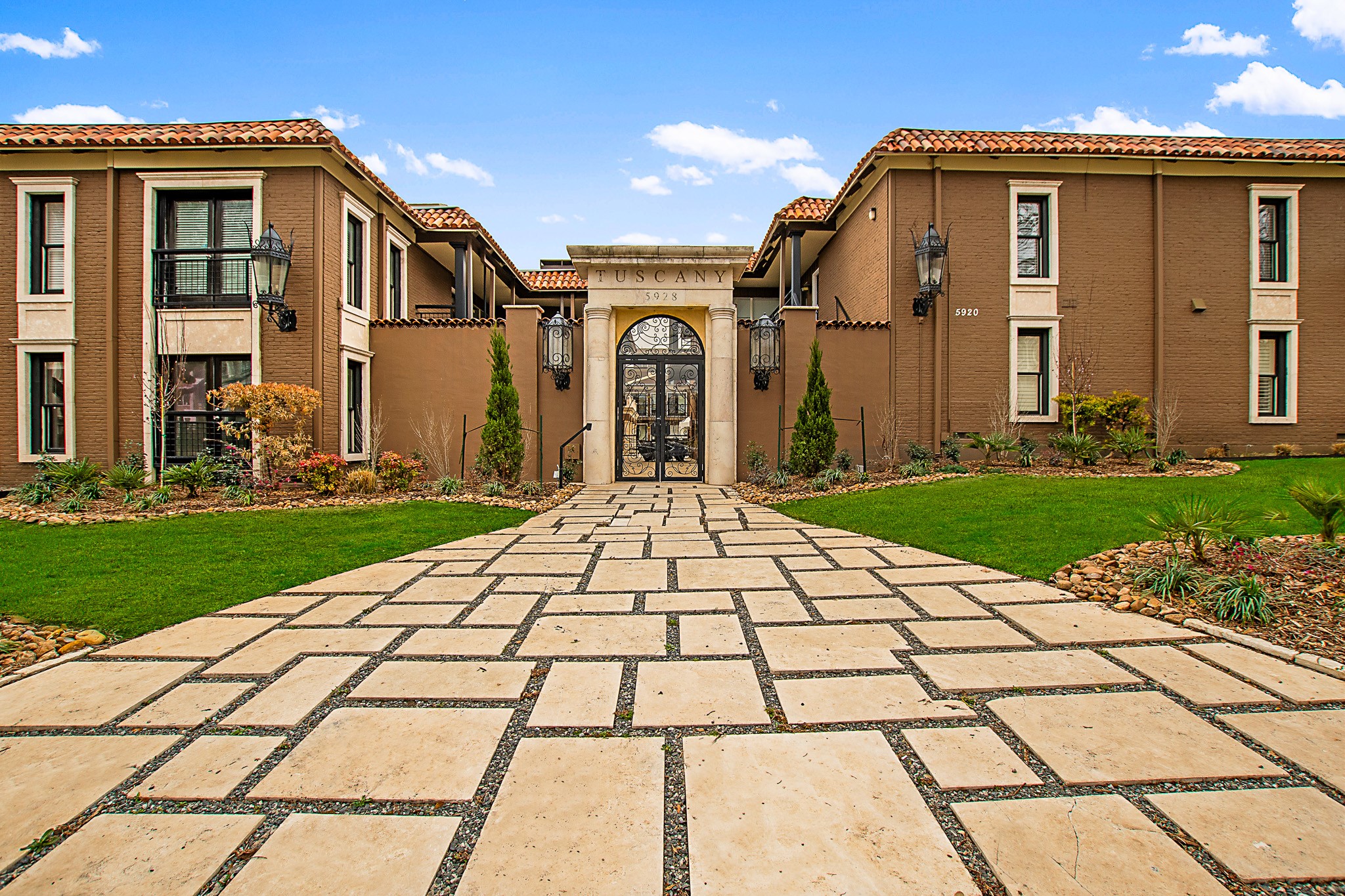 5928 Sandhurst Lane Dallas TX 75206