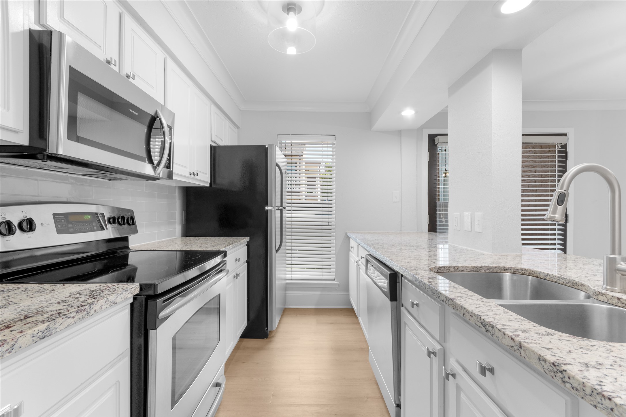 5928 Sandhurst Lane Dallas TX 75206