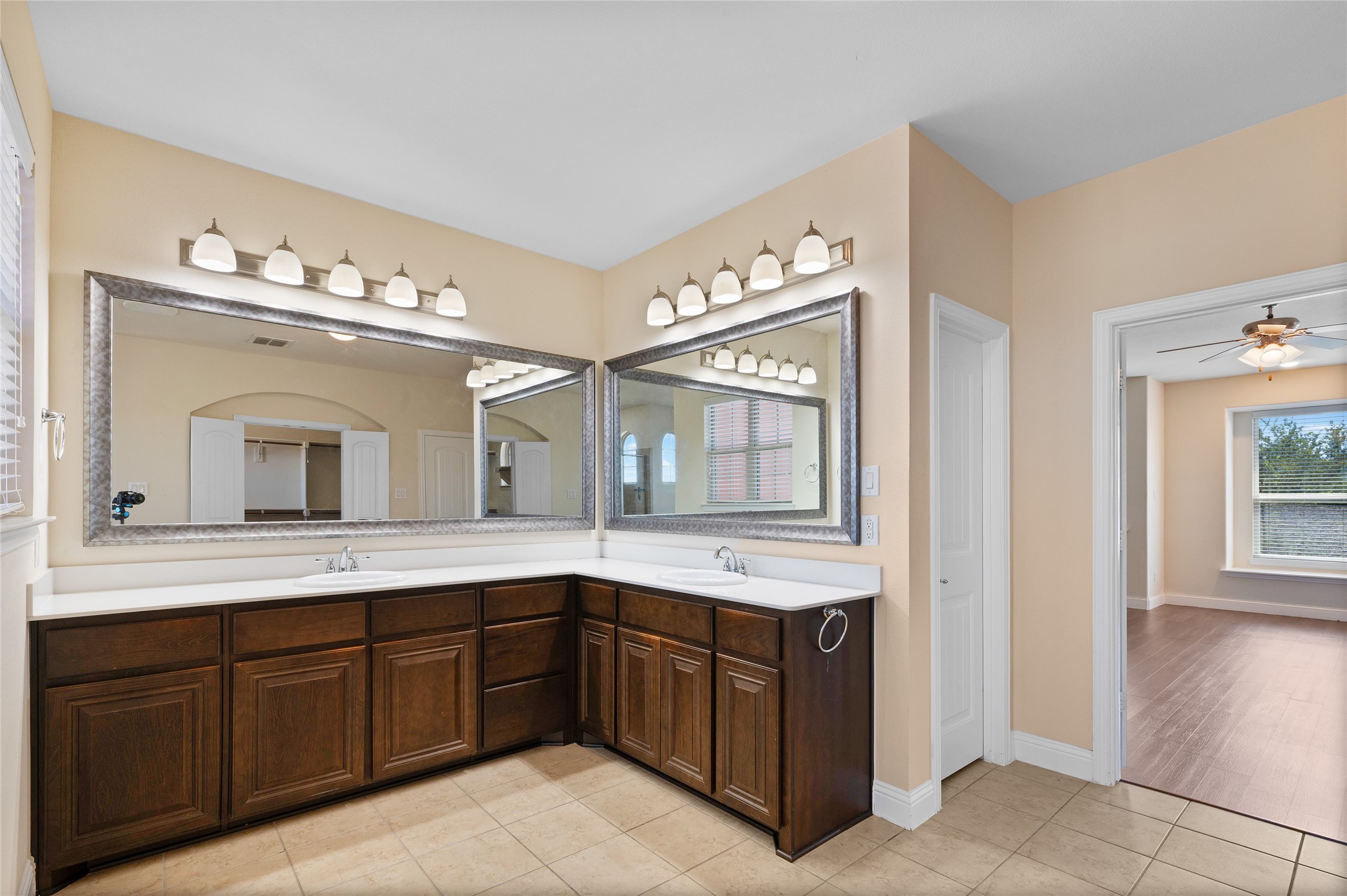 7315 Venice Drive Grand Prairie TX 75054