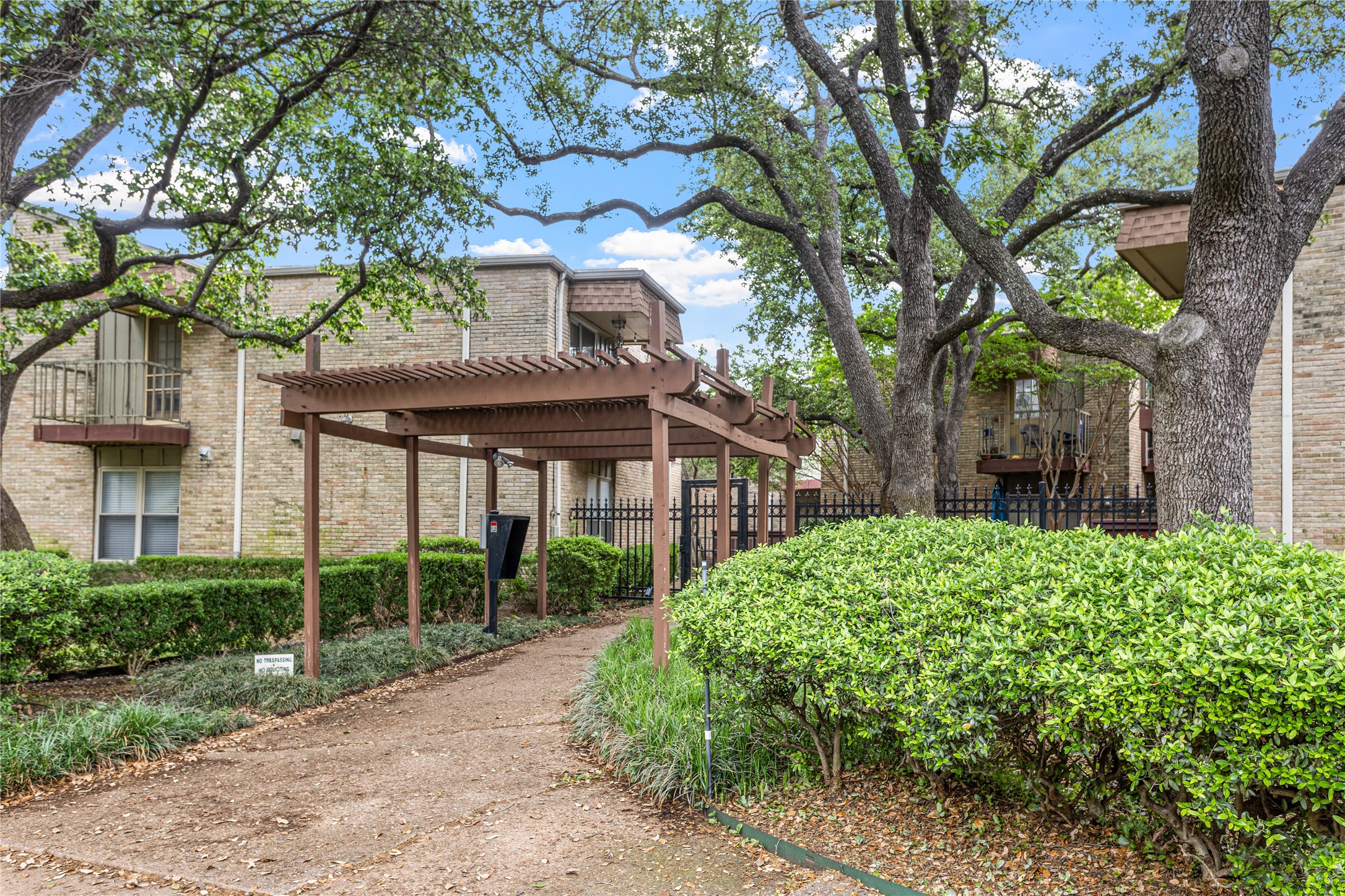 5916 Birchbrook Drive Dallas TX 75206