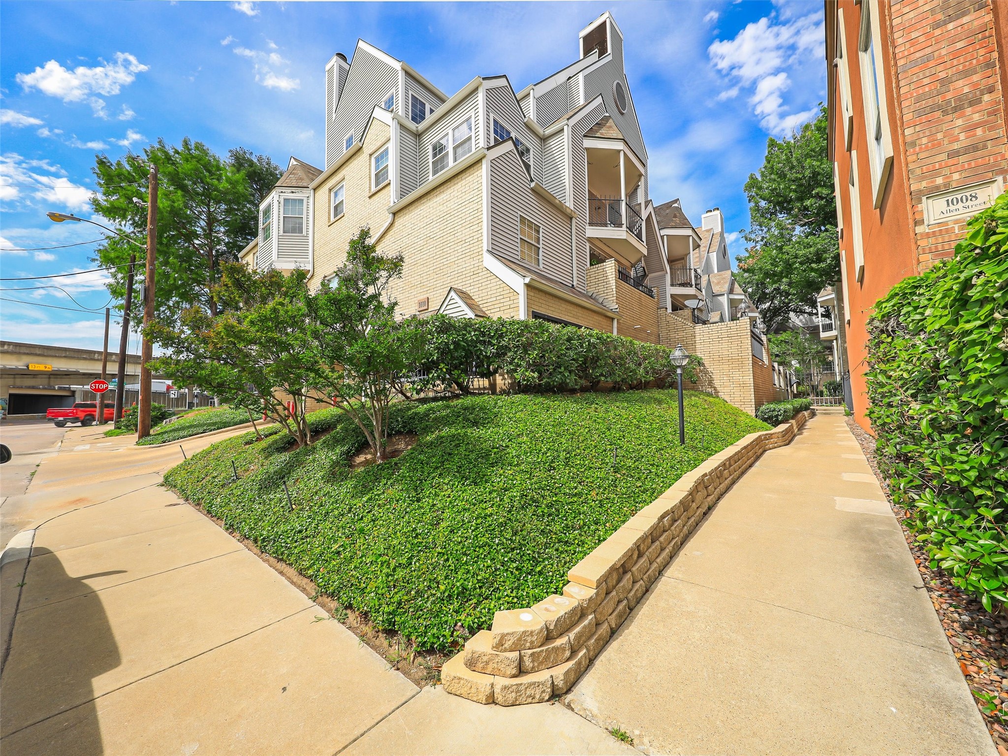 1010 Allen Street Dallas TX 75204