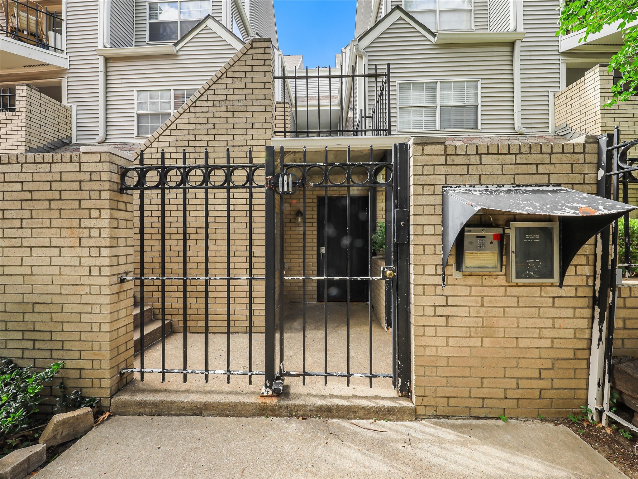 1010 Allen Street Dallas TX 75204