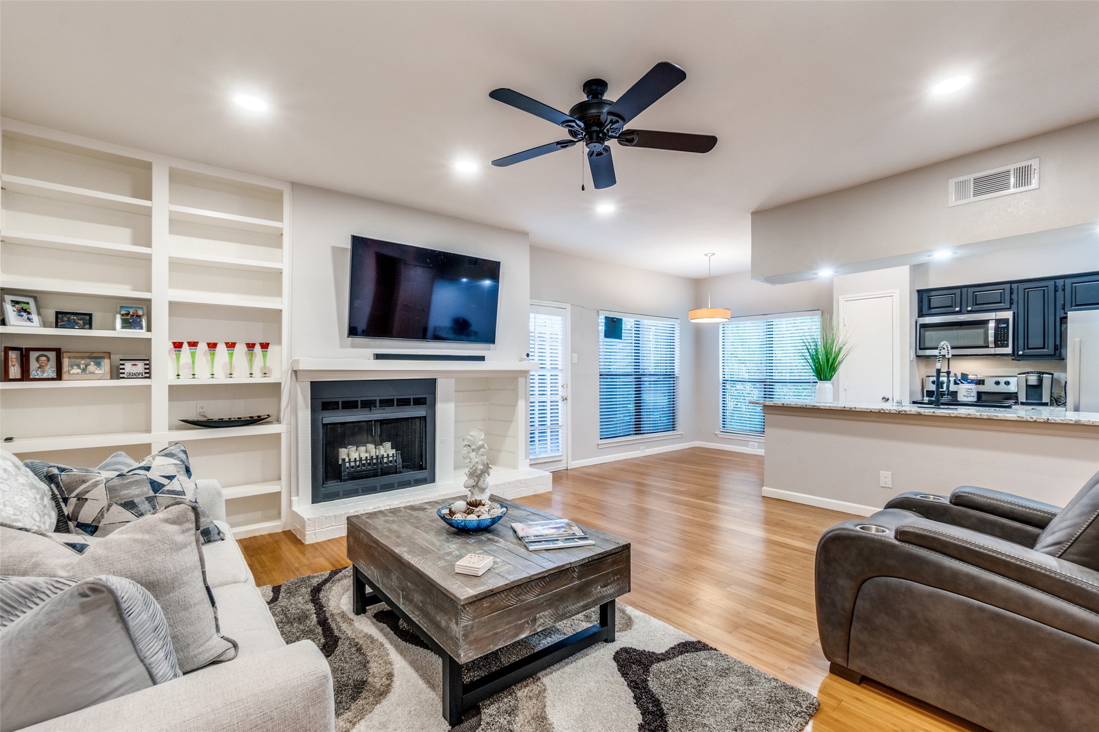 7525 Holly Hill Drive Dallas TX 75231