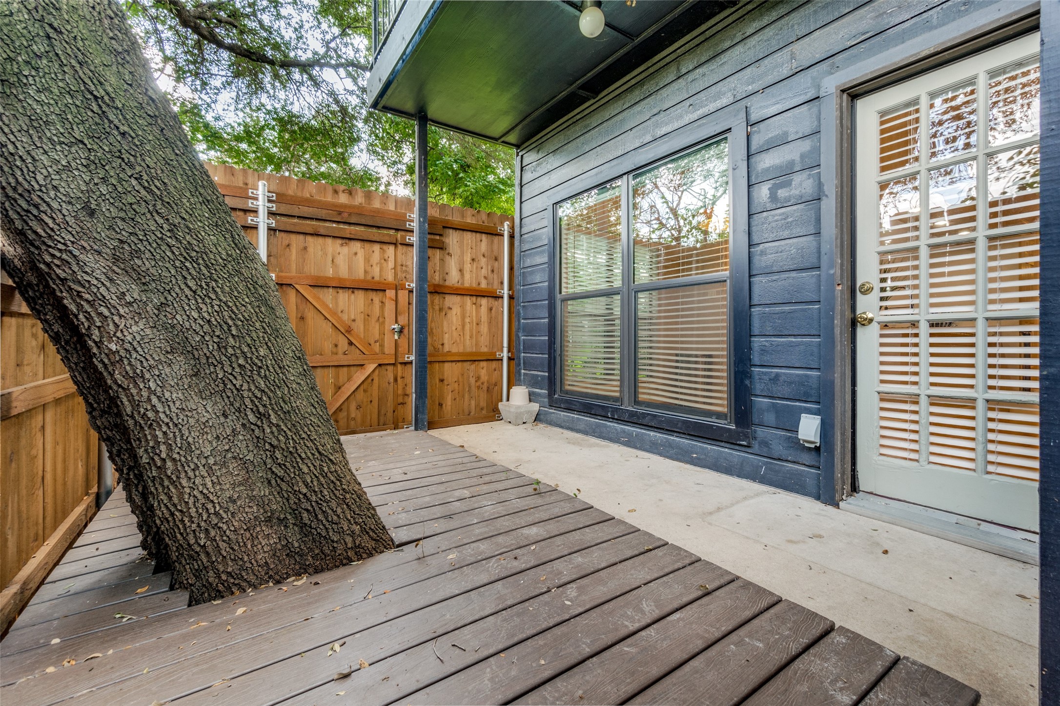 7525 Holly Hill Drive Dallas TX 75231