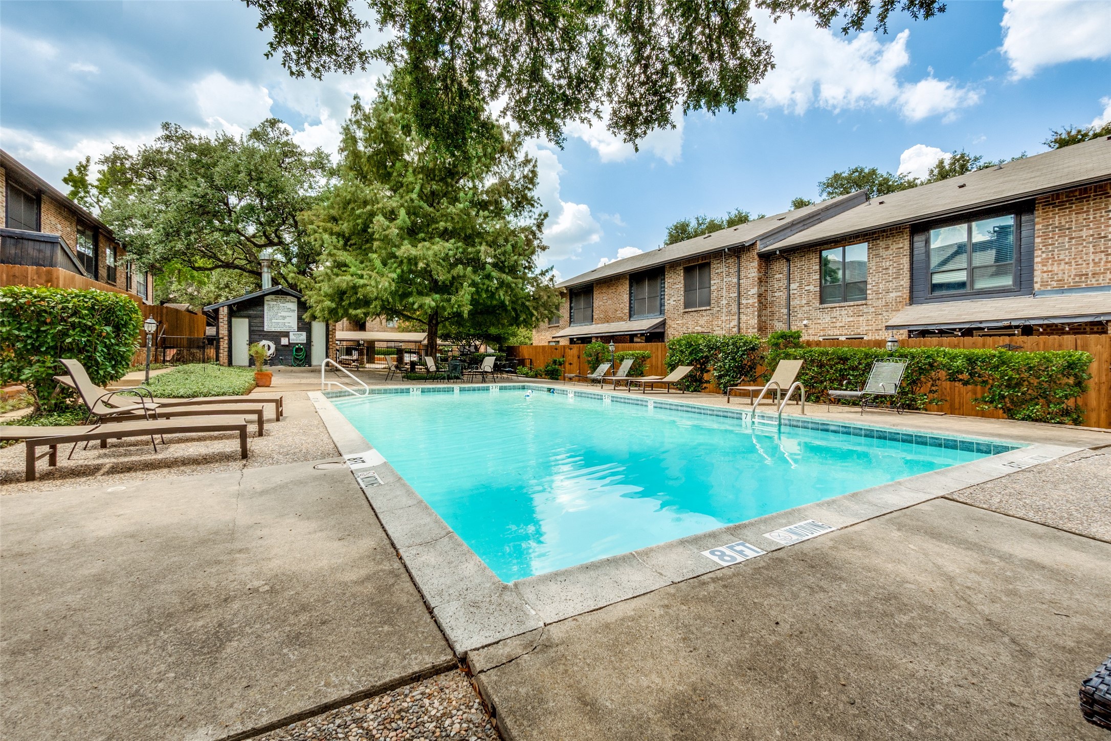 7525 Holly Hill Drive Dallas TX 75231