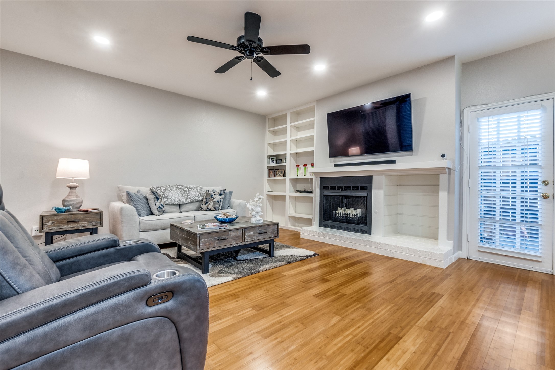 7525 Holly Hill Drive Dallas TX 75231