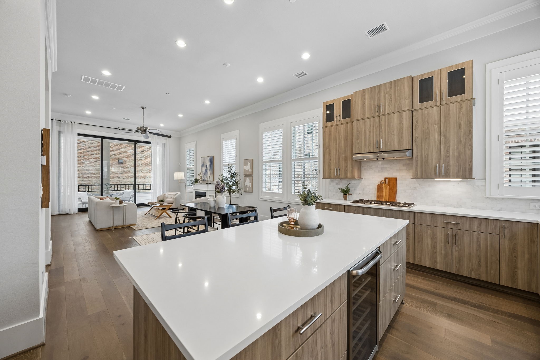 14971 Oak Street Addison TX 75001