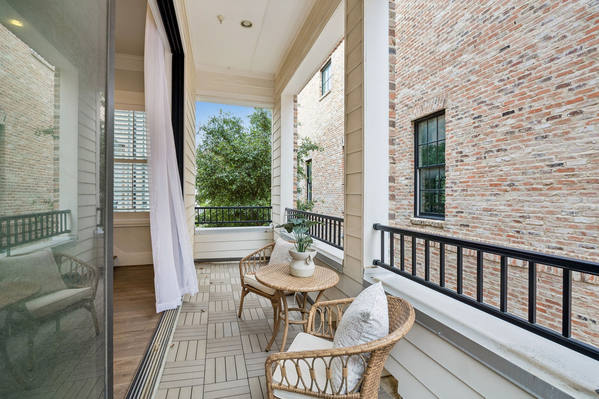 14971 Oak Street Addison TX 75001