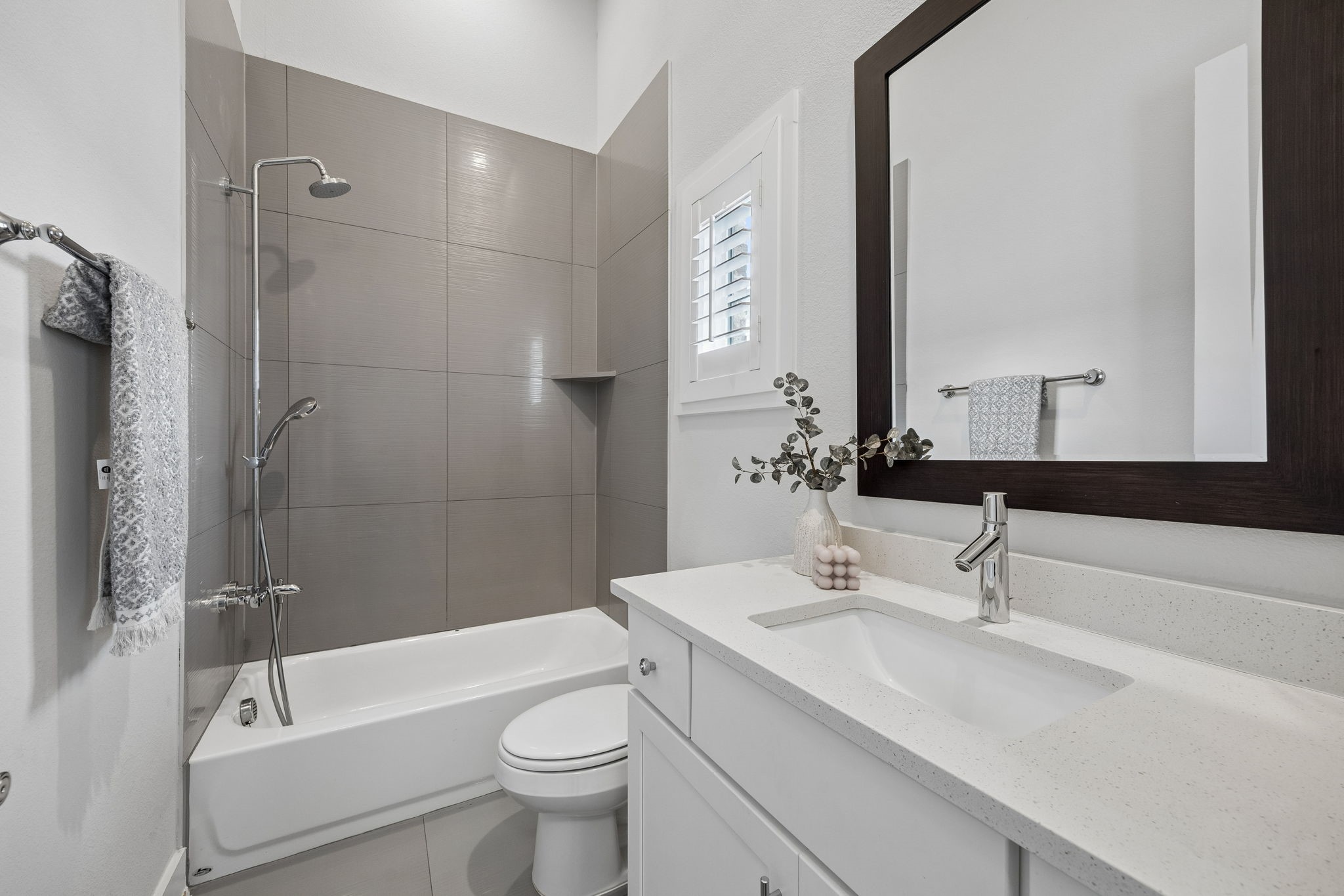 14971 Oak Street Addison TX 75001