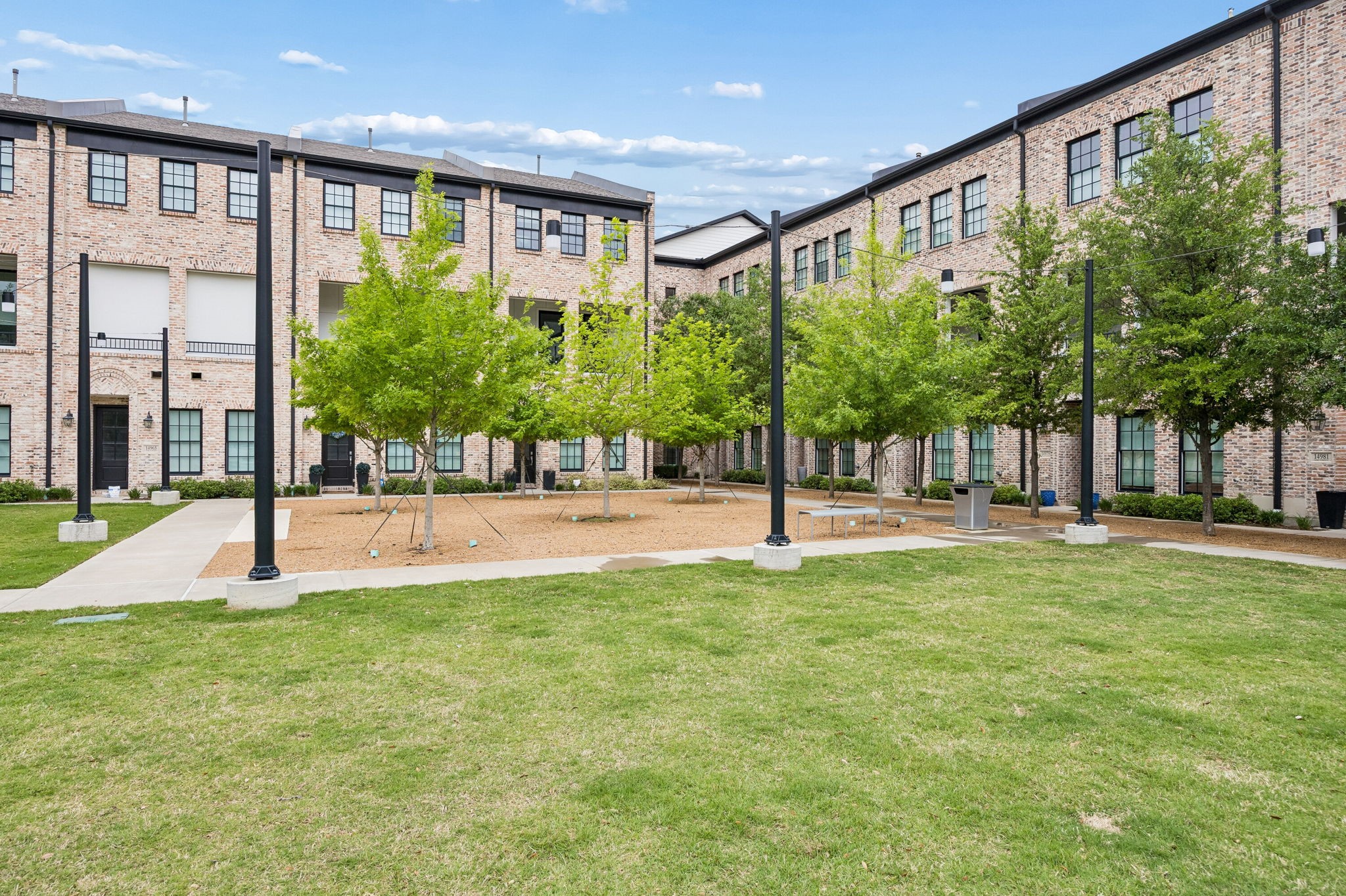 14971 Oak Street Addison TX 75001