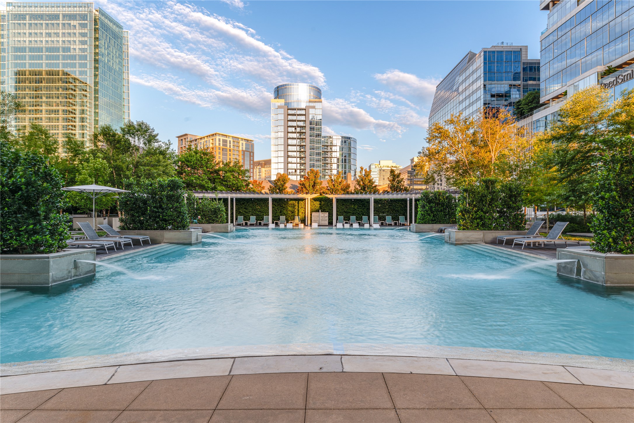 2900 Mckinnon Street Dallas TX 75201