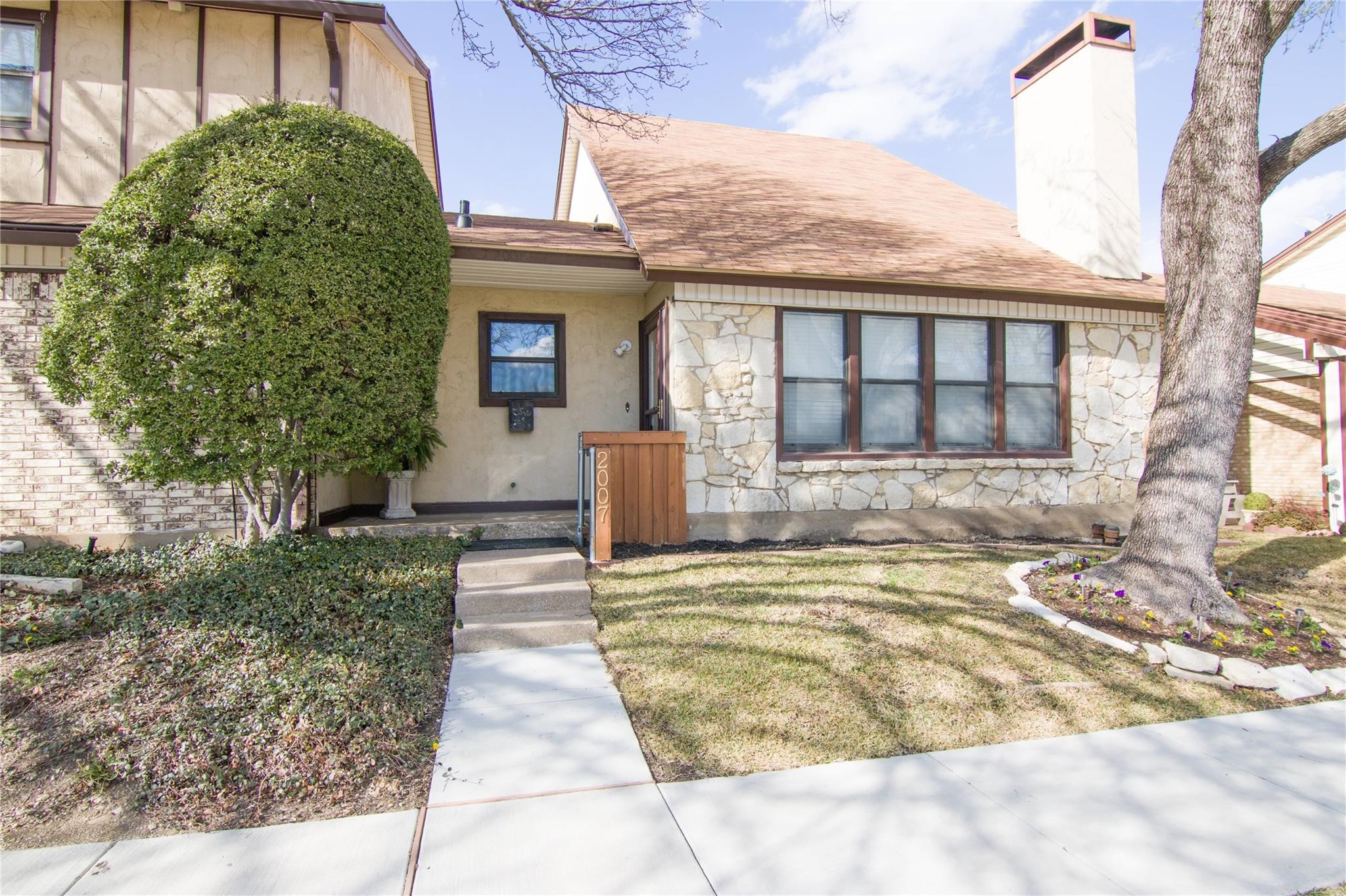 2007 Clubview Drive Carrollton TX 75006
