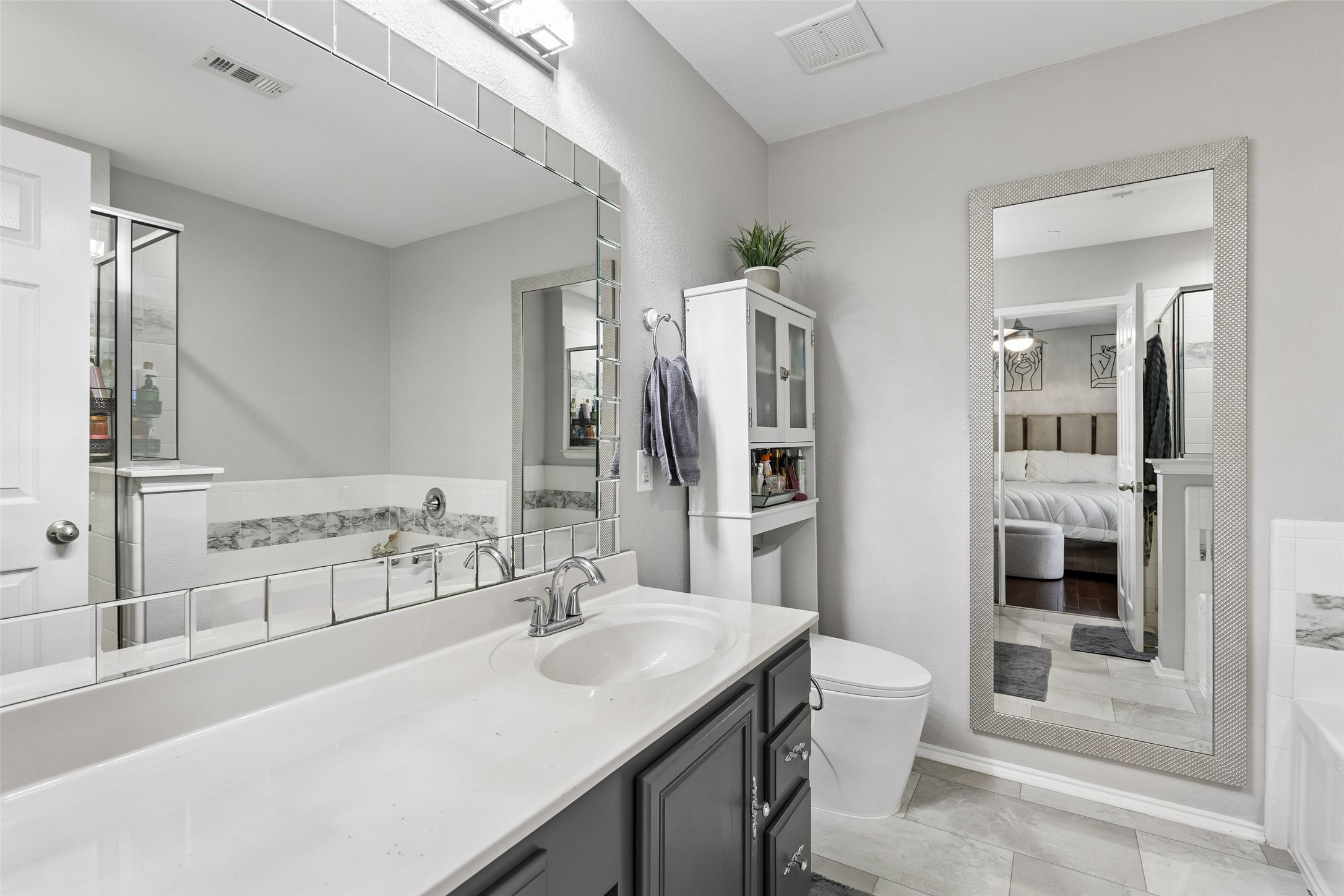 6384 Hill Creek Drive The Colony TX 75056