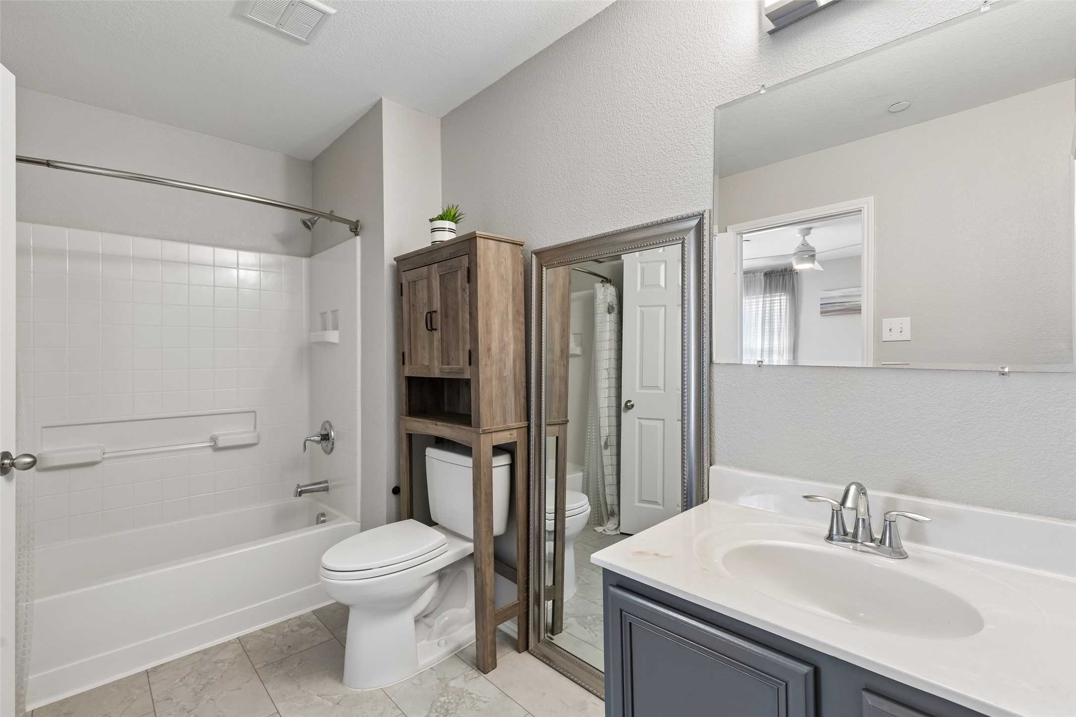 6384 Hill Creek Drive The Colony TX 75056