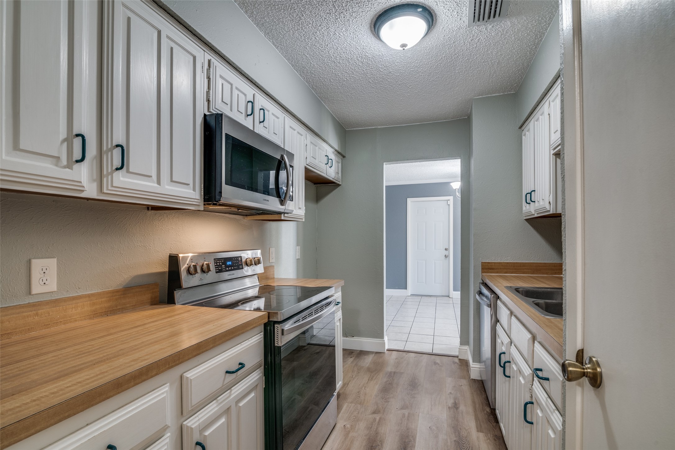 1905 Wyndemere Lane Garland TX 75042