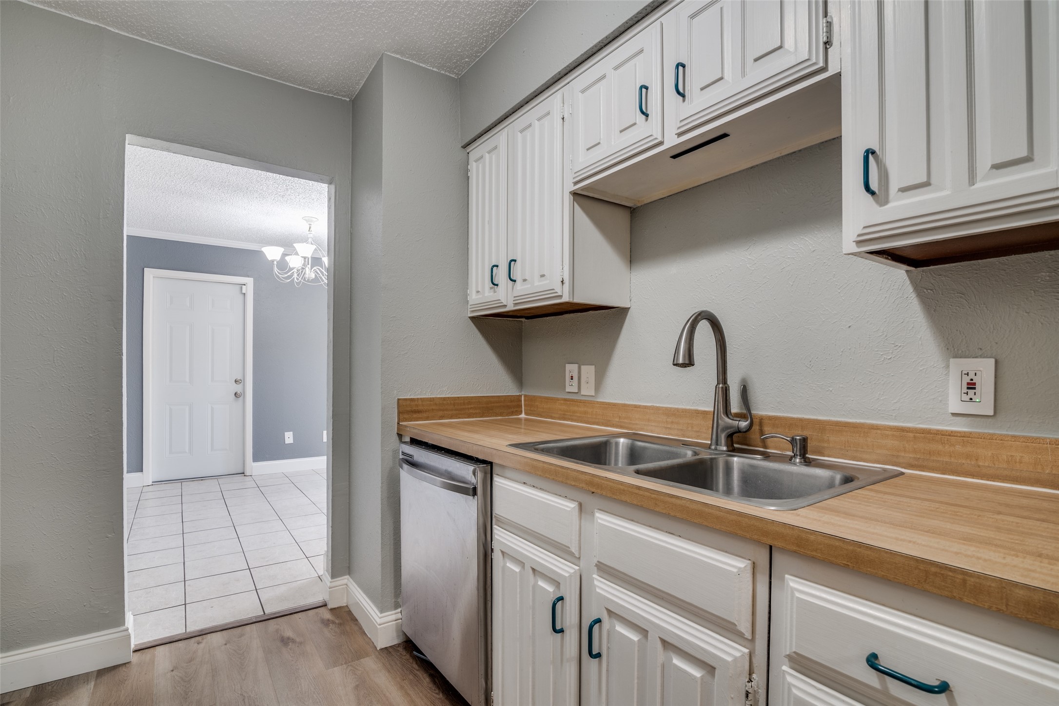1905 Wyndemere Lane Garland TX 75042