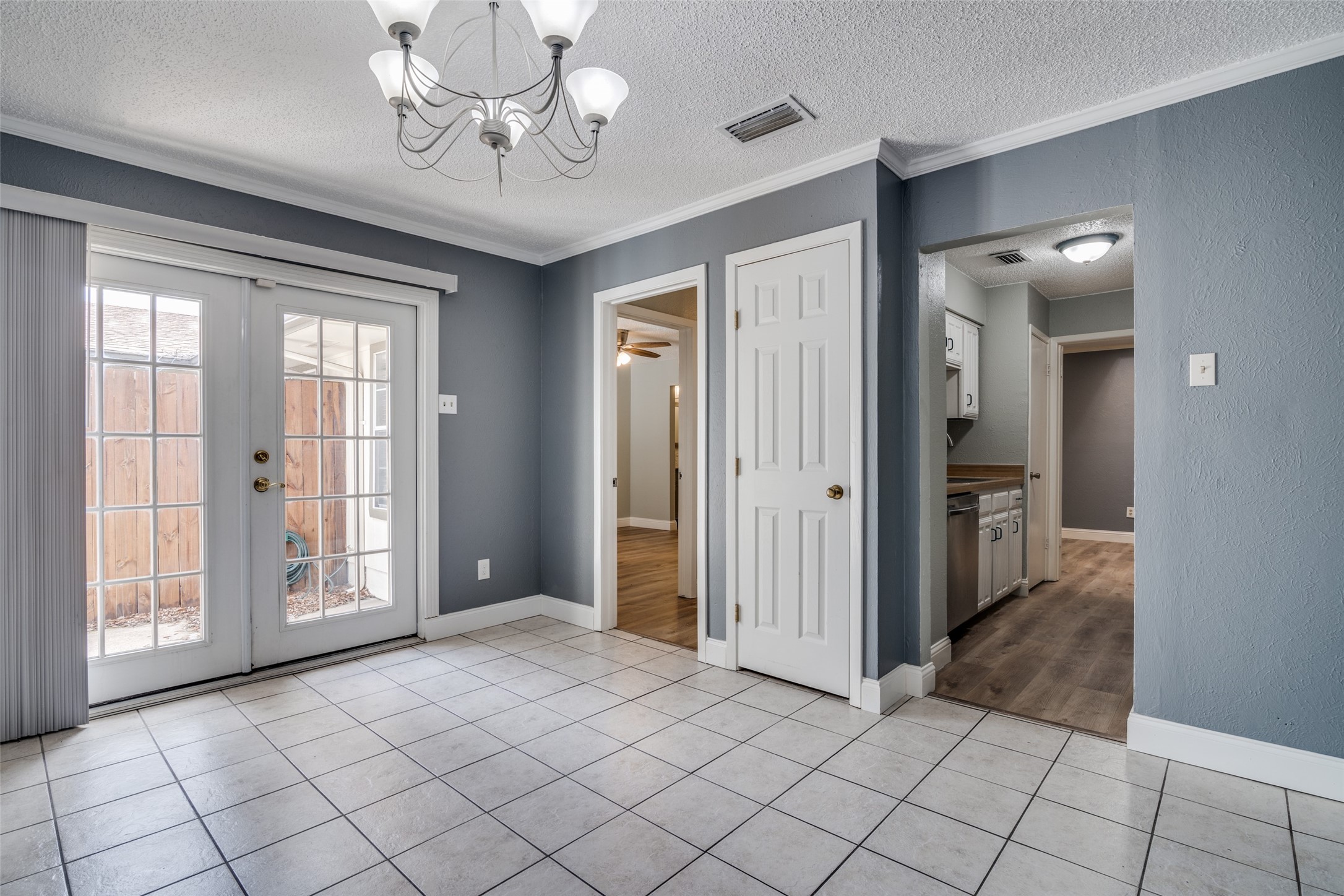 1905 Wyndemere Lane Garland TX 75042