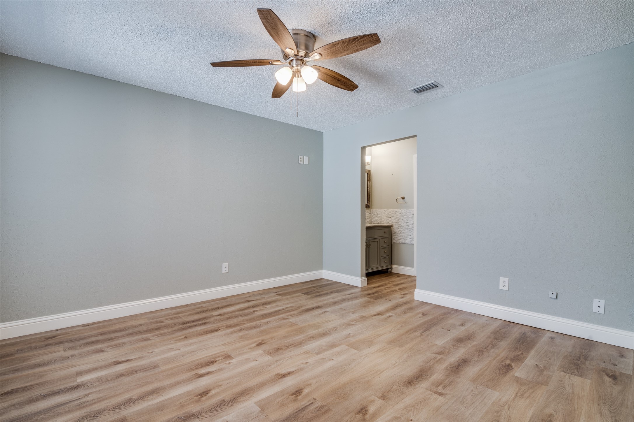 1905 Wyndemere Lane Garland TX 75042