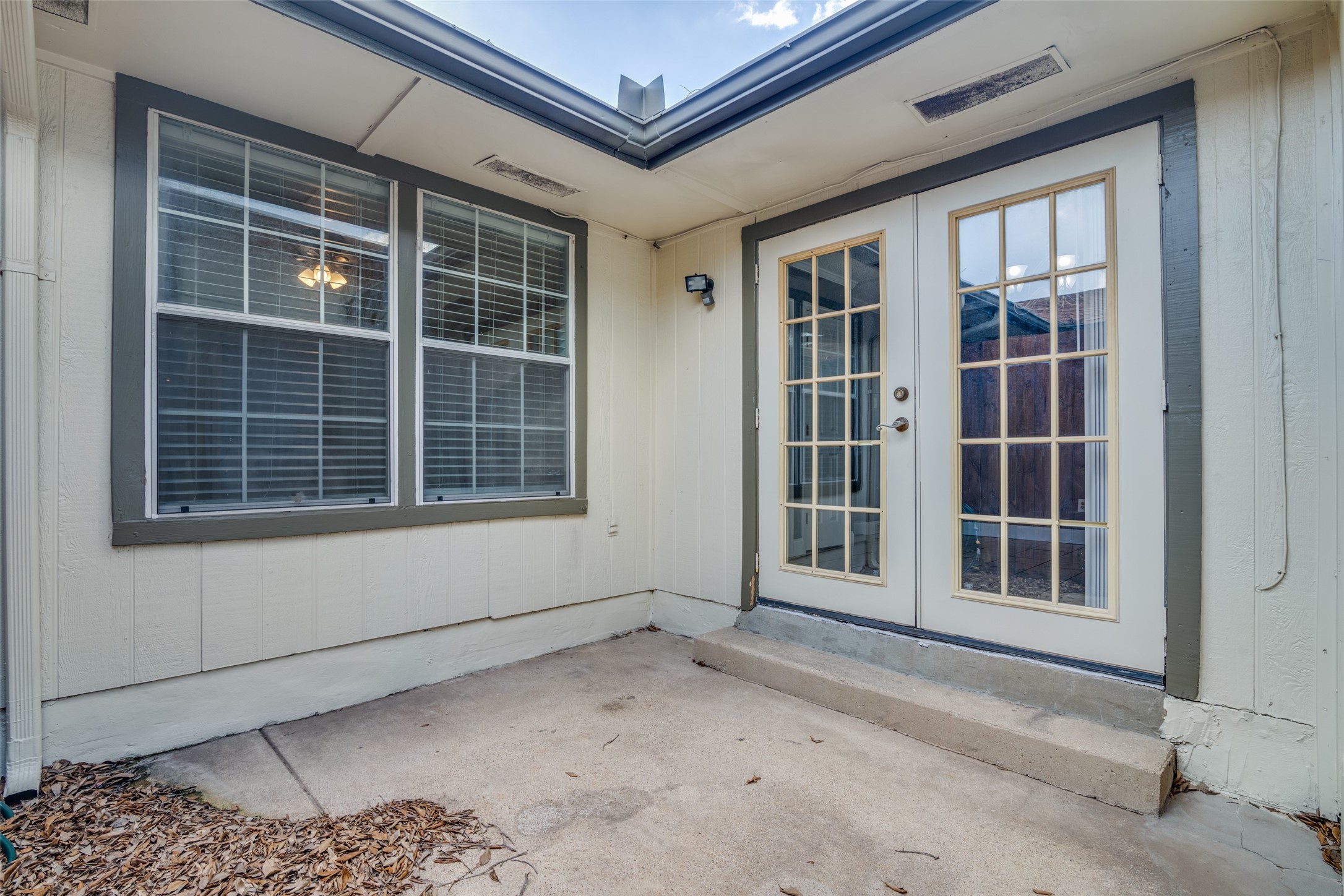 1905 Wyndemere Lane Garland TX 75042