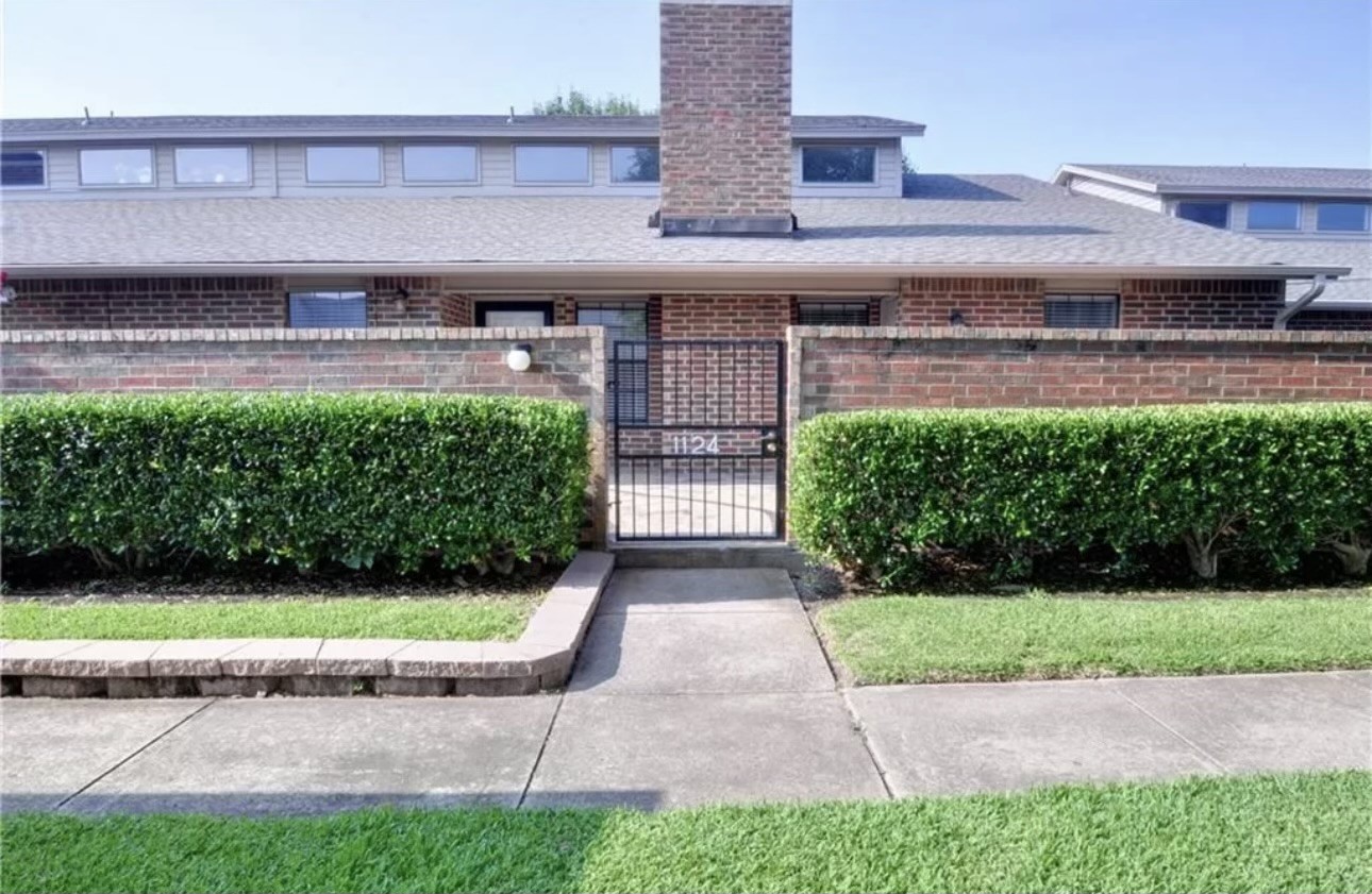 1124 Quail Creek Street Benbrook TX 76126