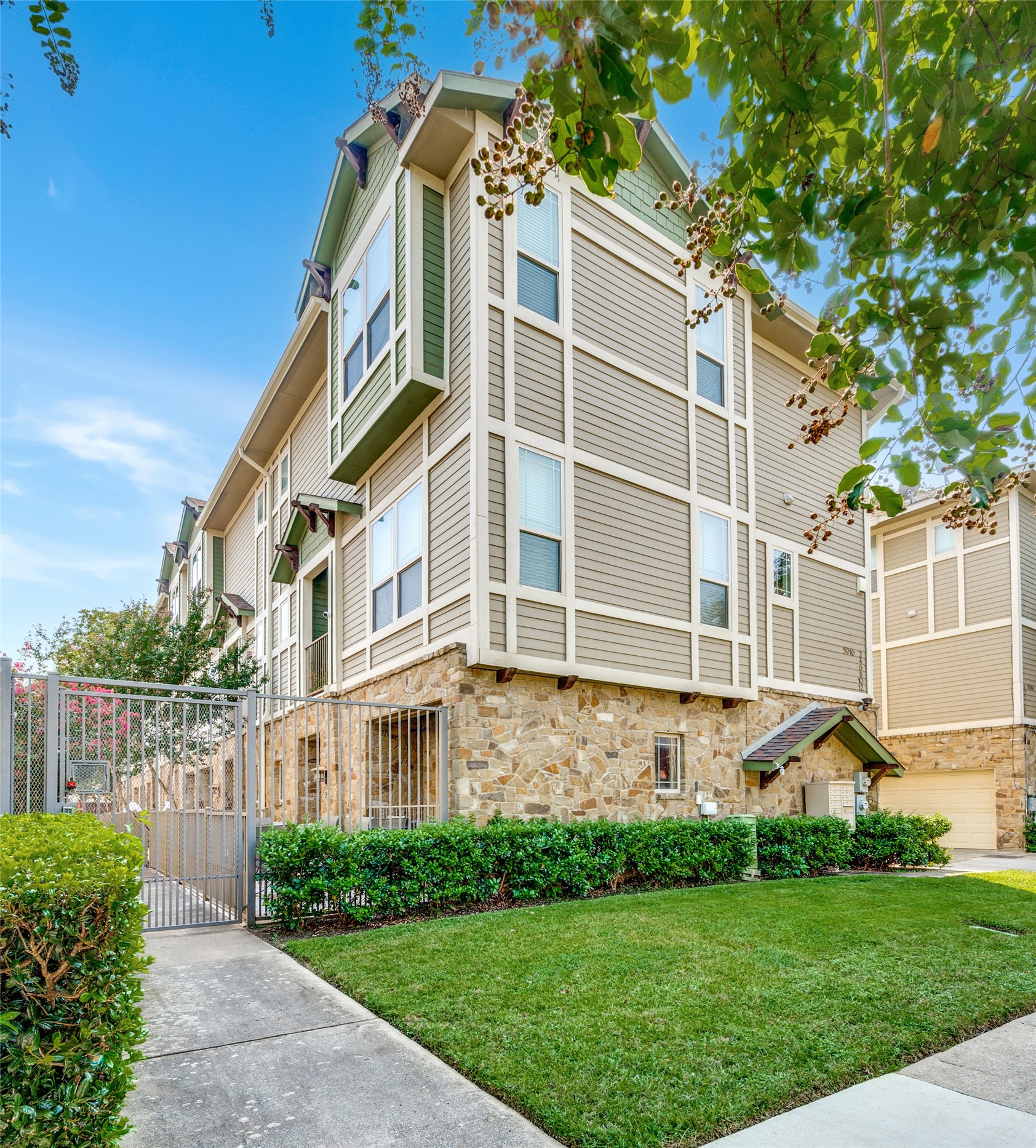 5916 Hudson Street Dallas TX 75206