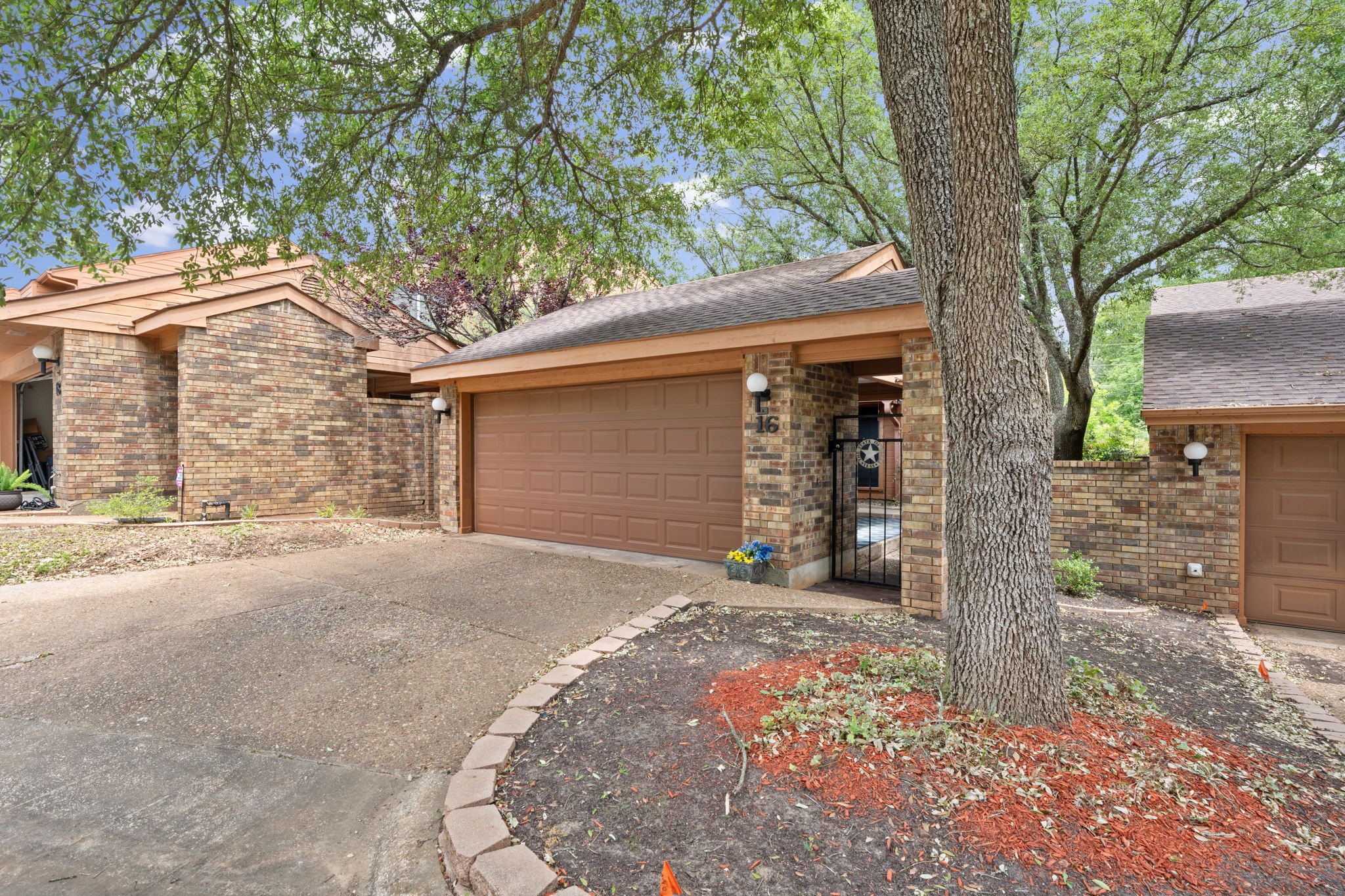 16 Village Green Court Denison TX 75020