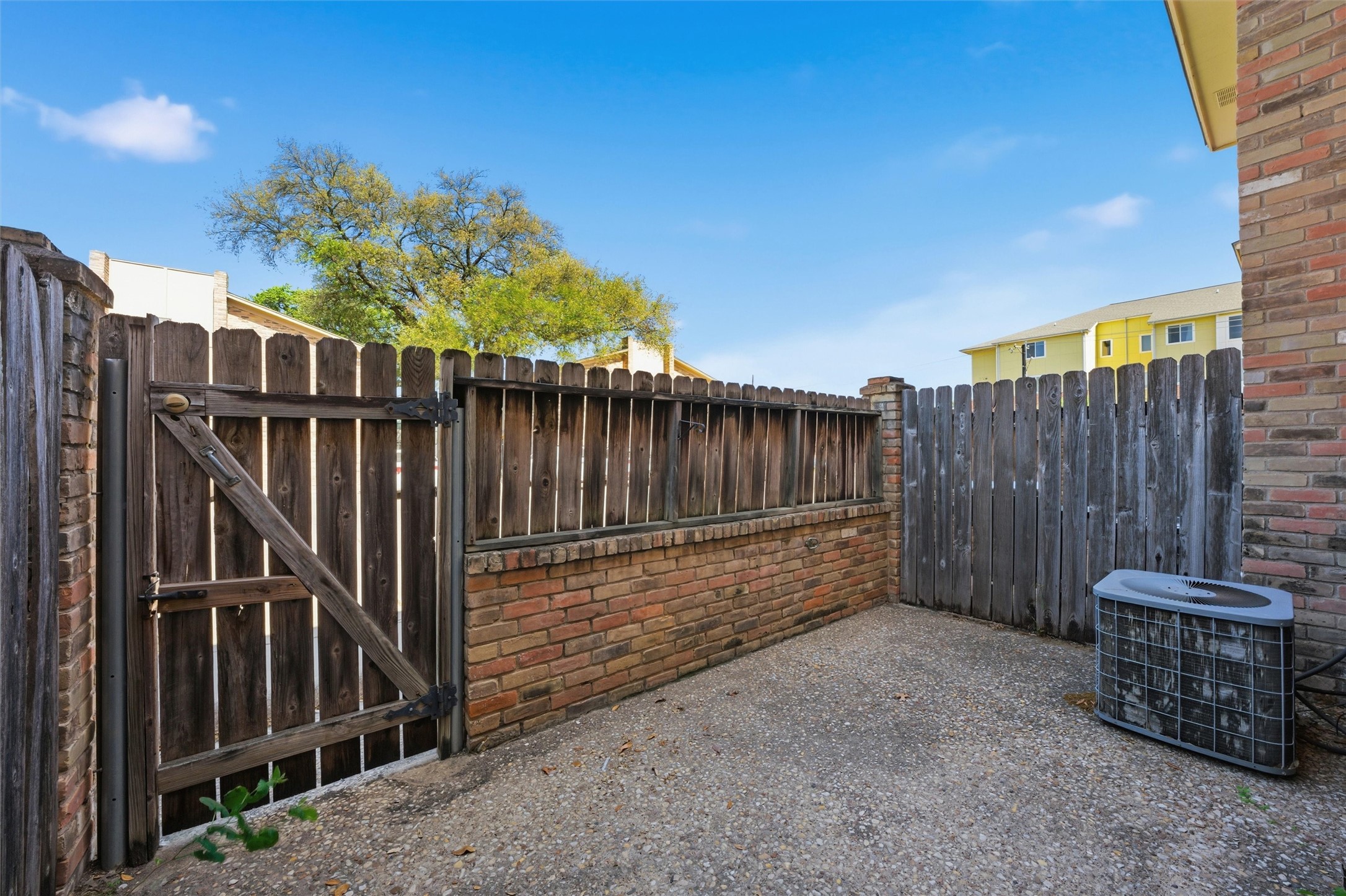 1371 S 11th Street Waco TX 76706