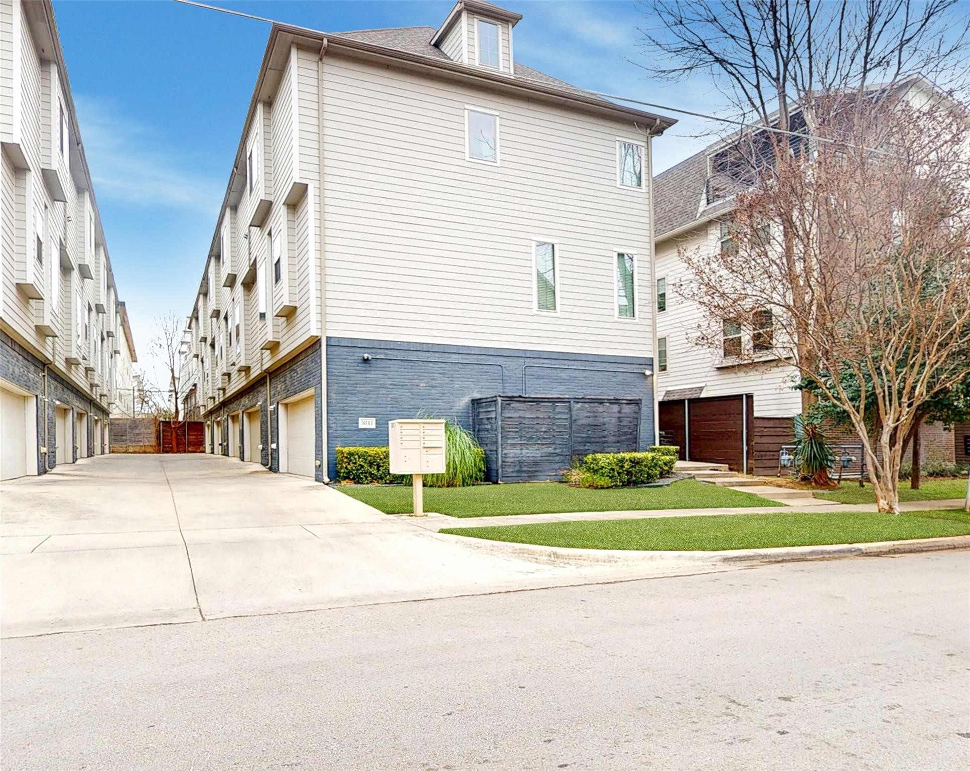 5811 Bryan Parkway Dallas TX 75206