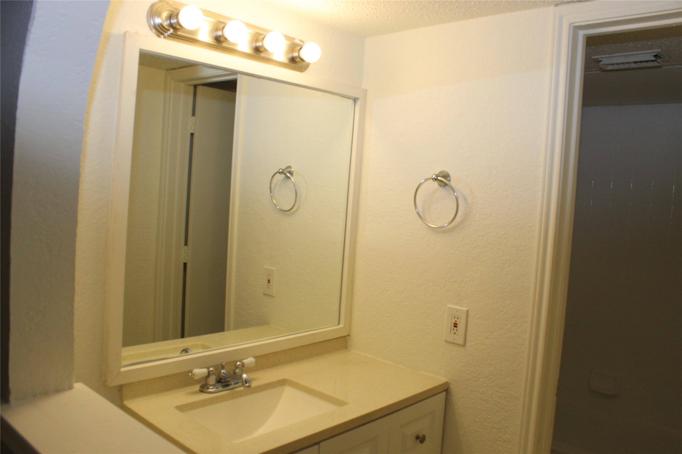 2300 Bamboo Drive Arlington TX 76006