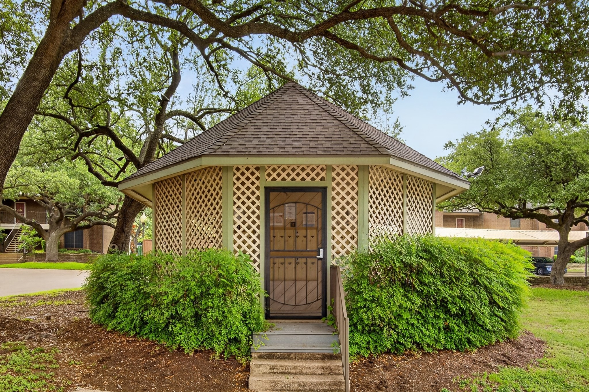 2505 Wedglea Drive Dallas TX 75211