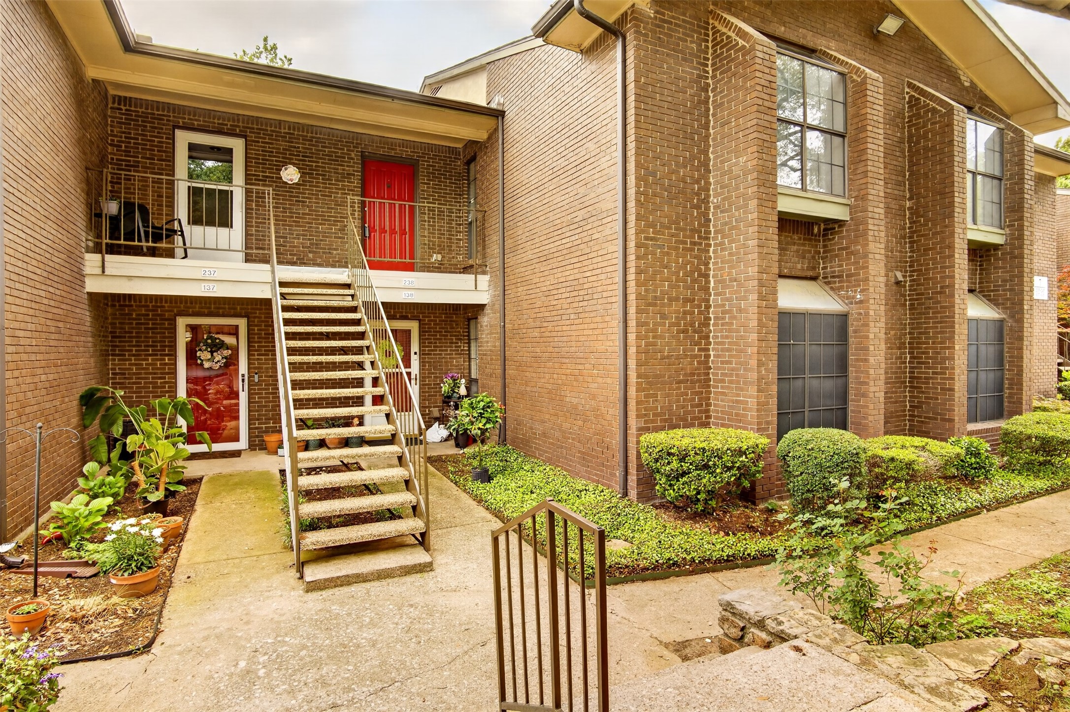 2505 Wedglea Drive Dallas TX 75211
