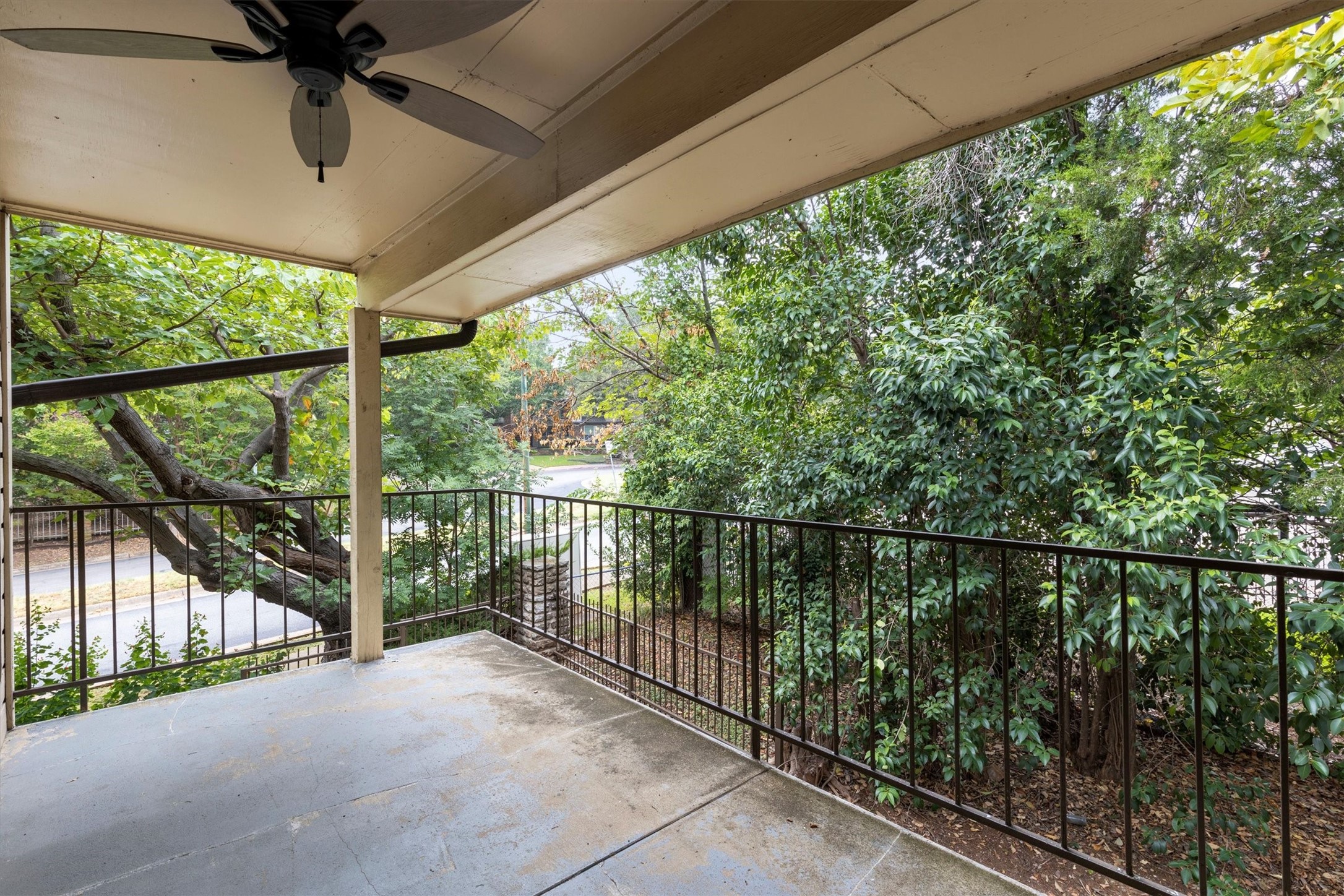 2505 Wedglea Drive Dallas TX 75211
