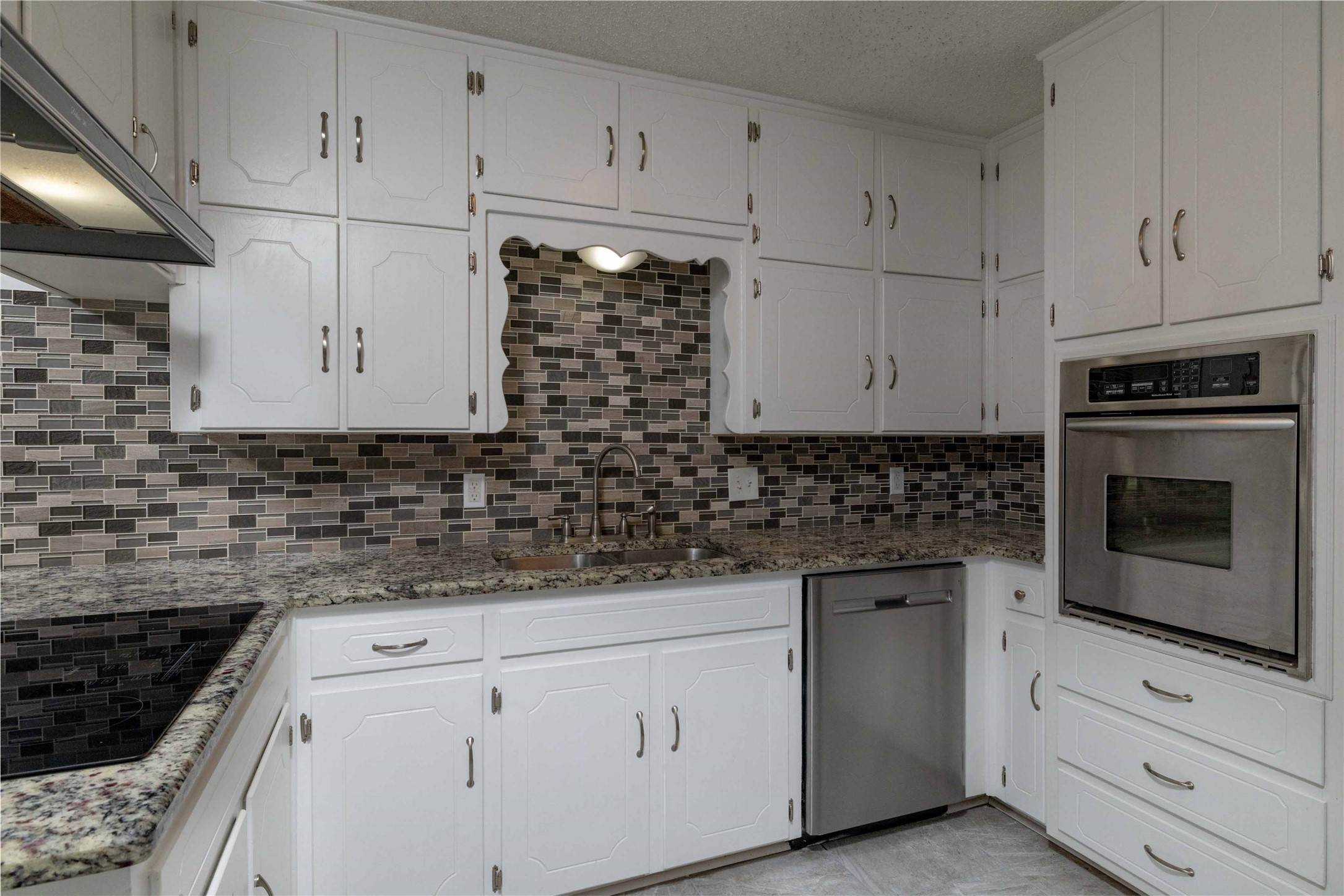 836 Chateau Valee Circle Bedford TX 76022