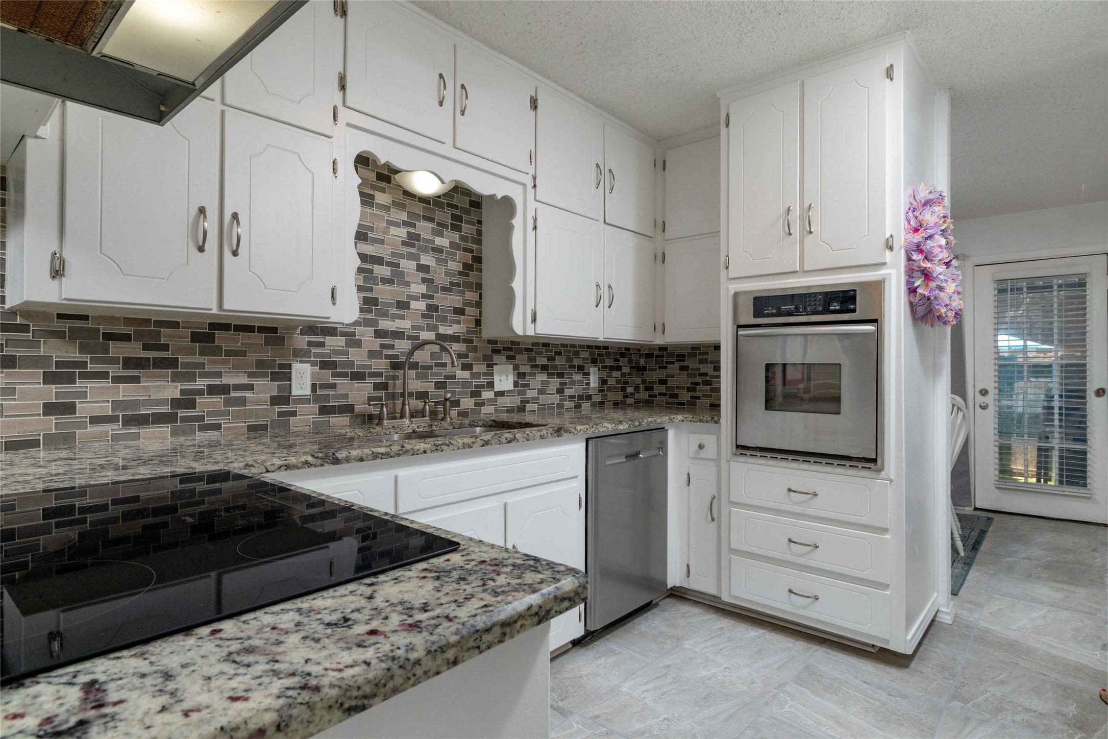 836 Chateau Valee Circle Bedford TX 76022