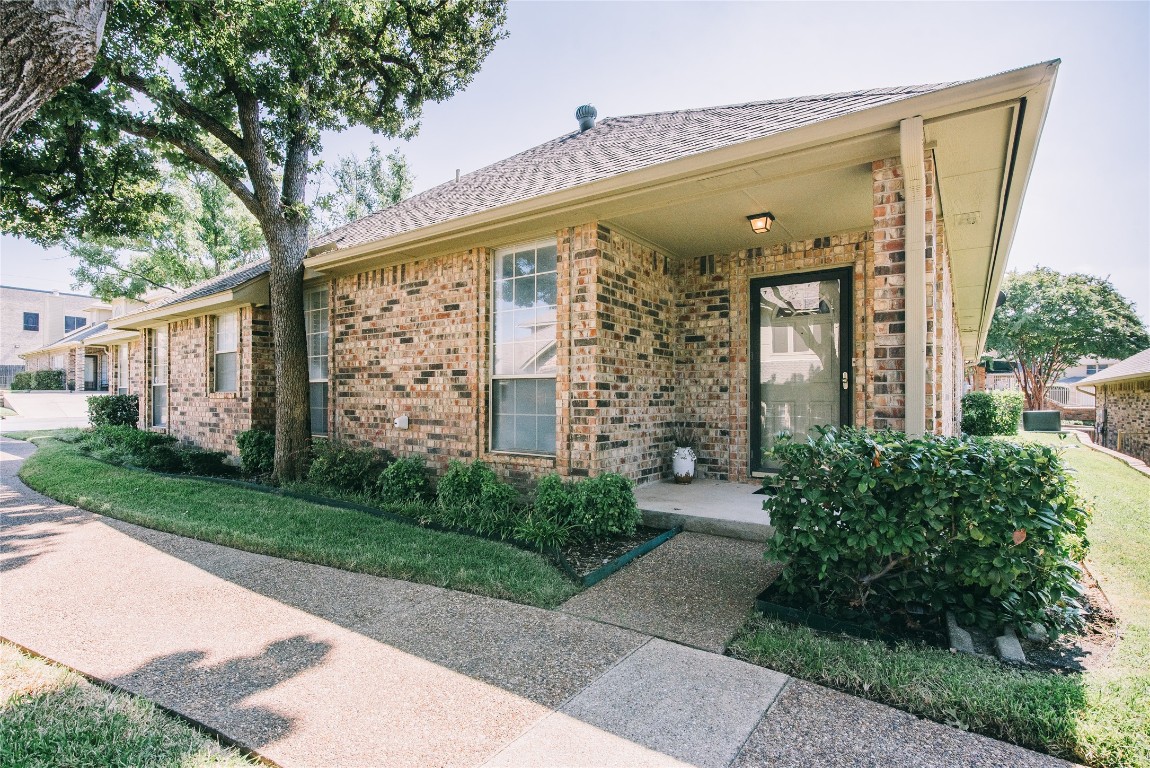 1223 Woodland Park Drive Hurst TX 76053