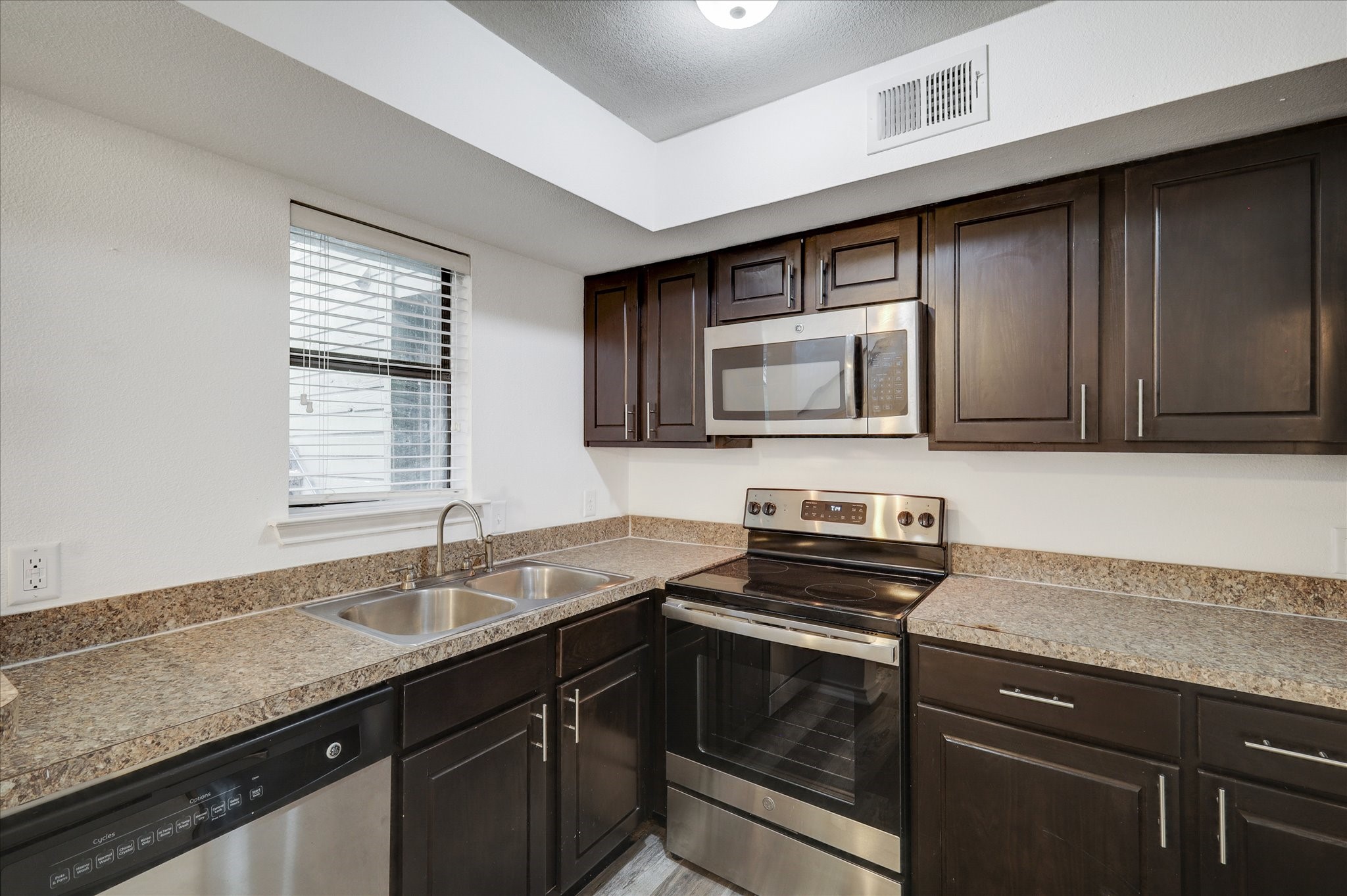 9831 Walnut Street Dallas TX 75243