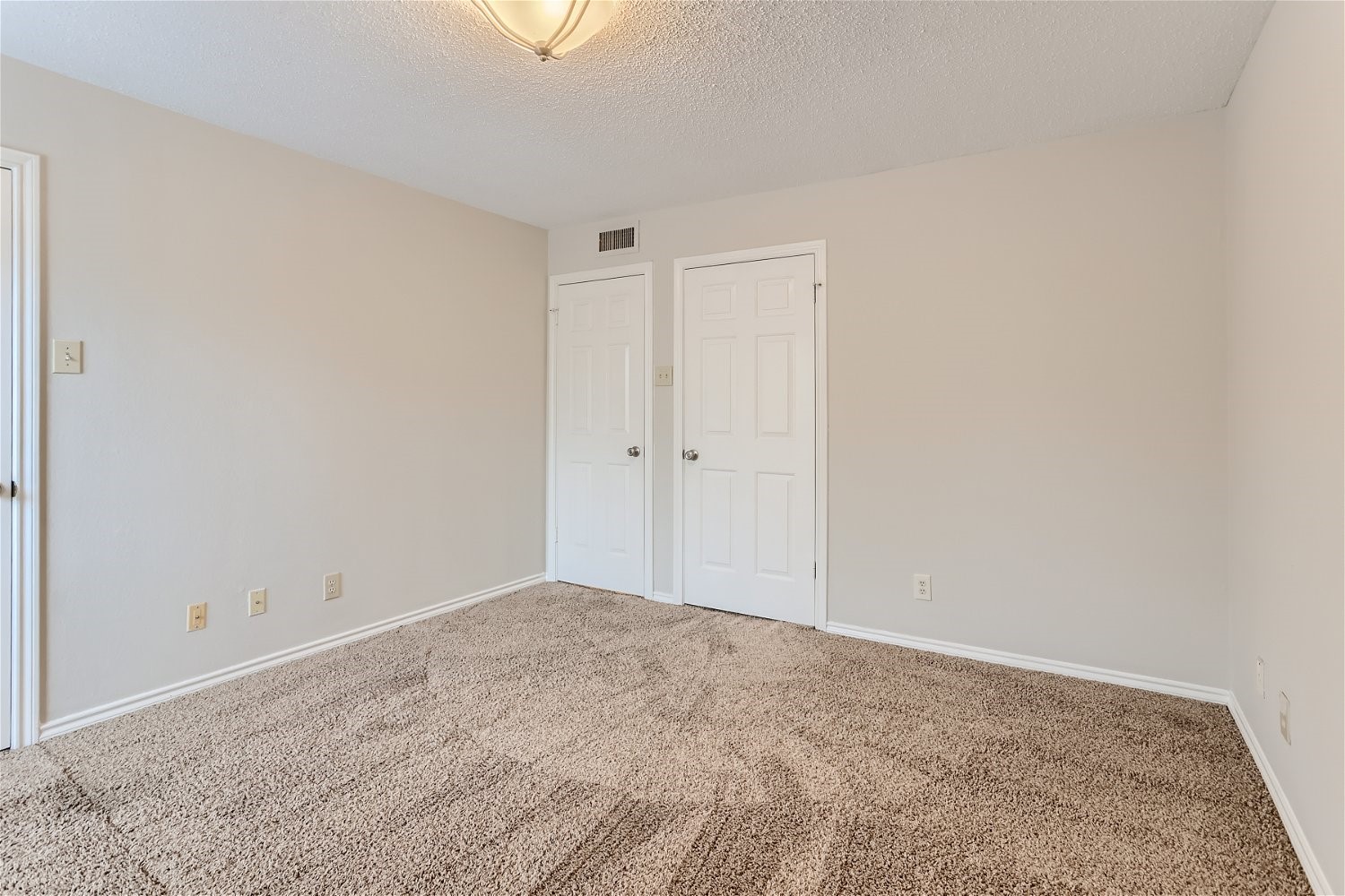 16301 Ledgemont Lane Addison TX 75001