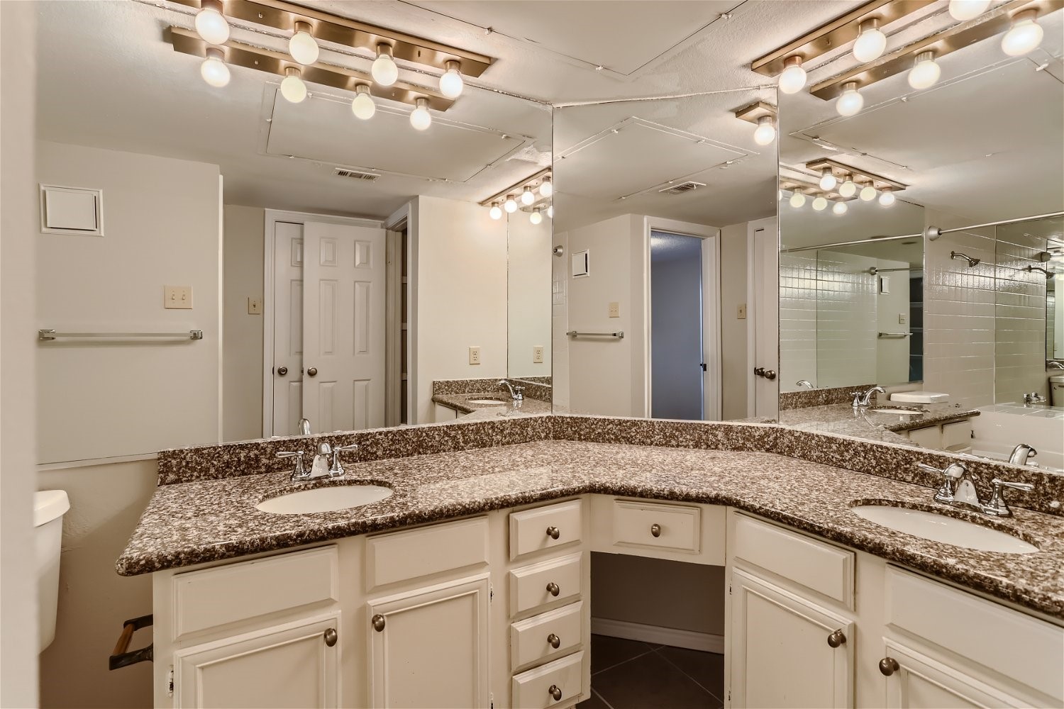 16301 Ledgemont Lane Addison TX 75001