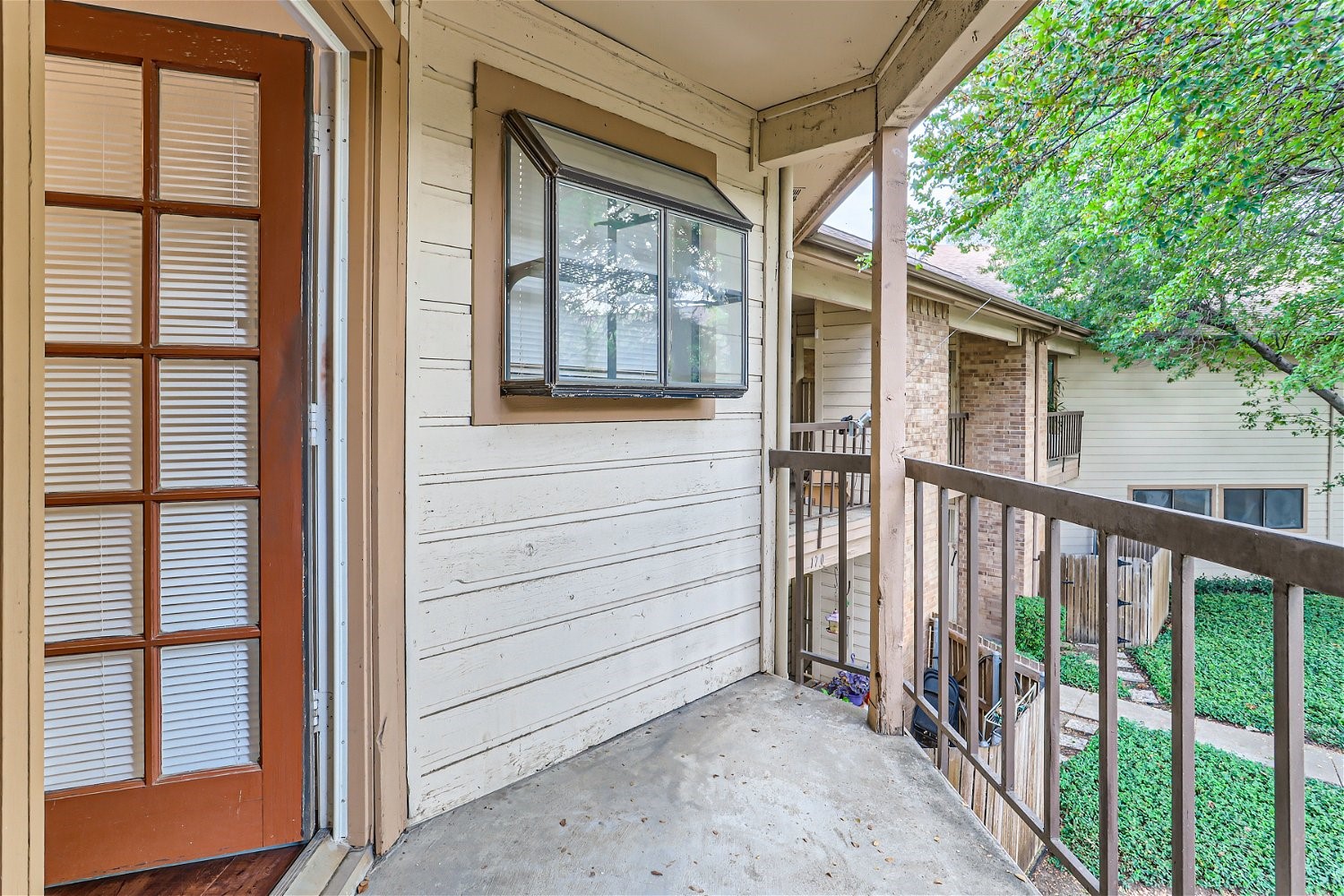 16301 Ledgemont Lane Addison TX 75001