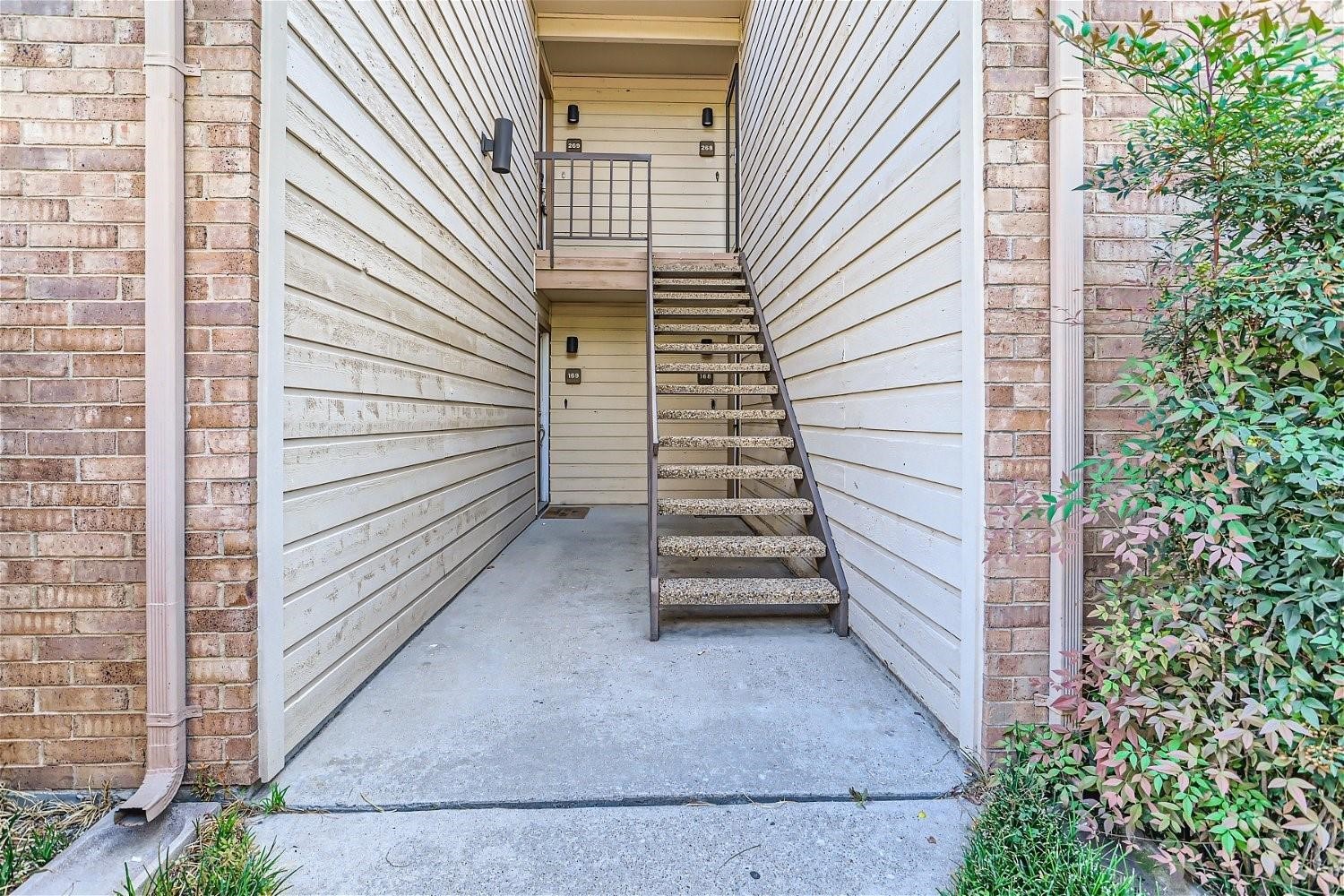 16301 Ledgemont Lane Addison TX 75001