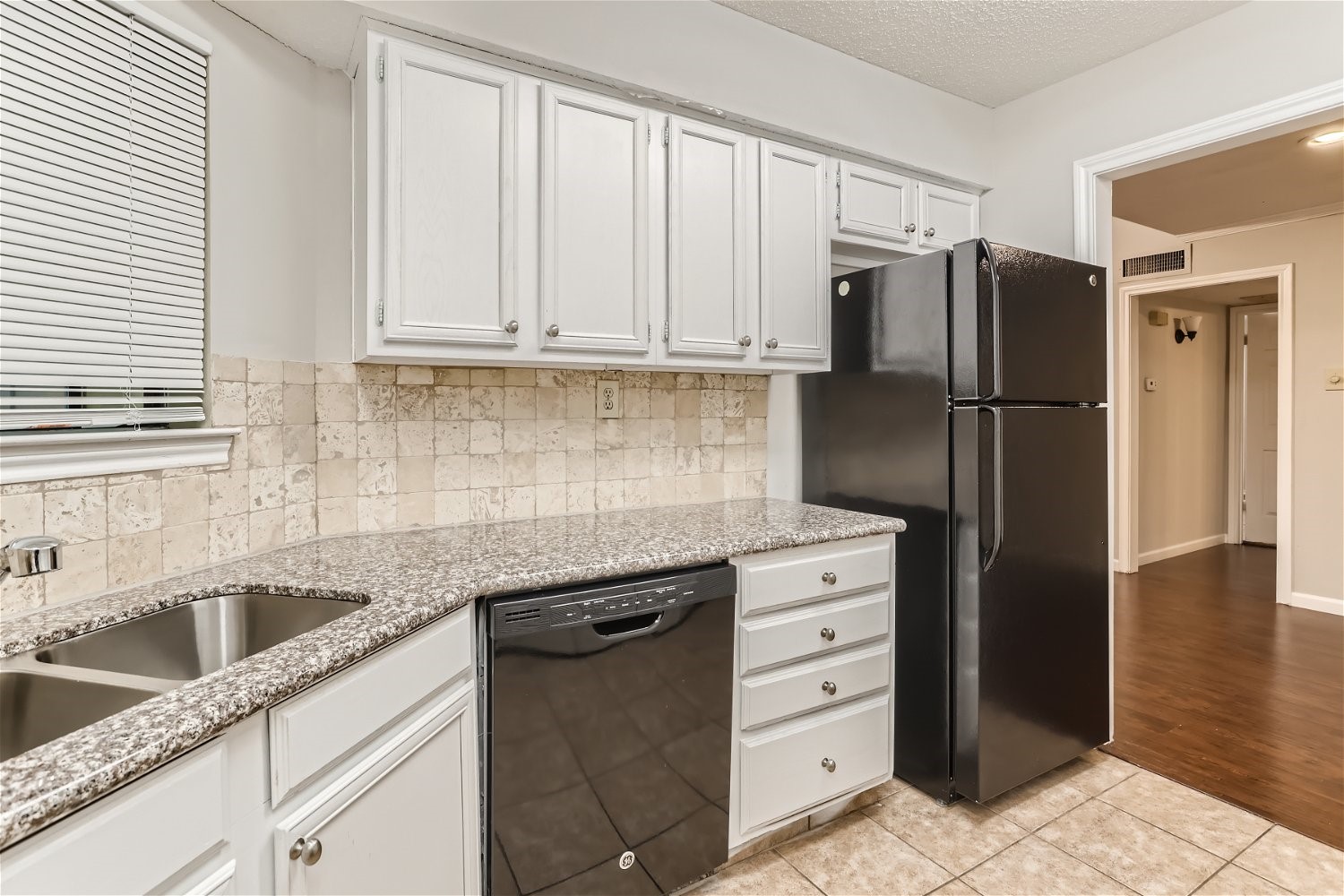 16301 Ledgemont Lane Addison TX 75001
