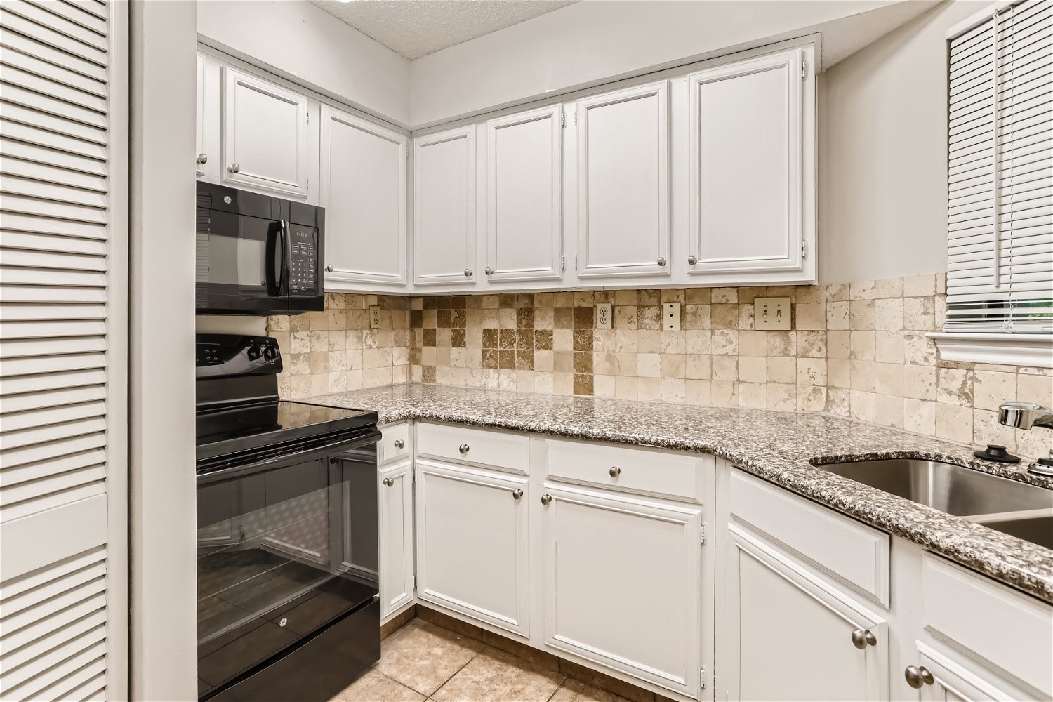 16301 Ledgemont Lane Addison TX 75001