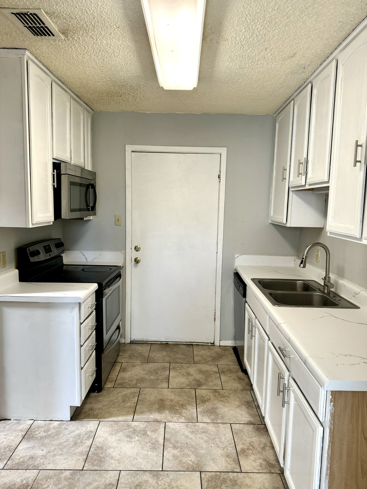 3400 Ambassador Row Dalworthington Gardens TX 76013