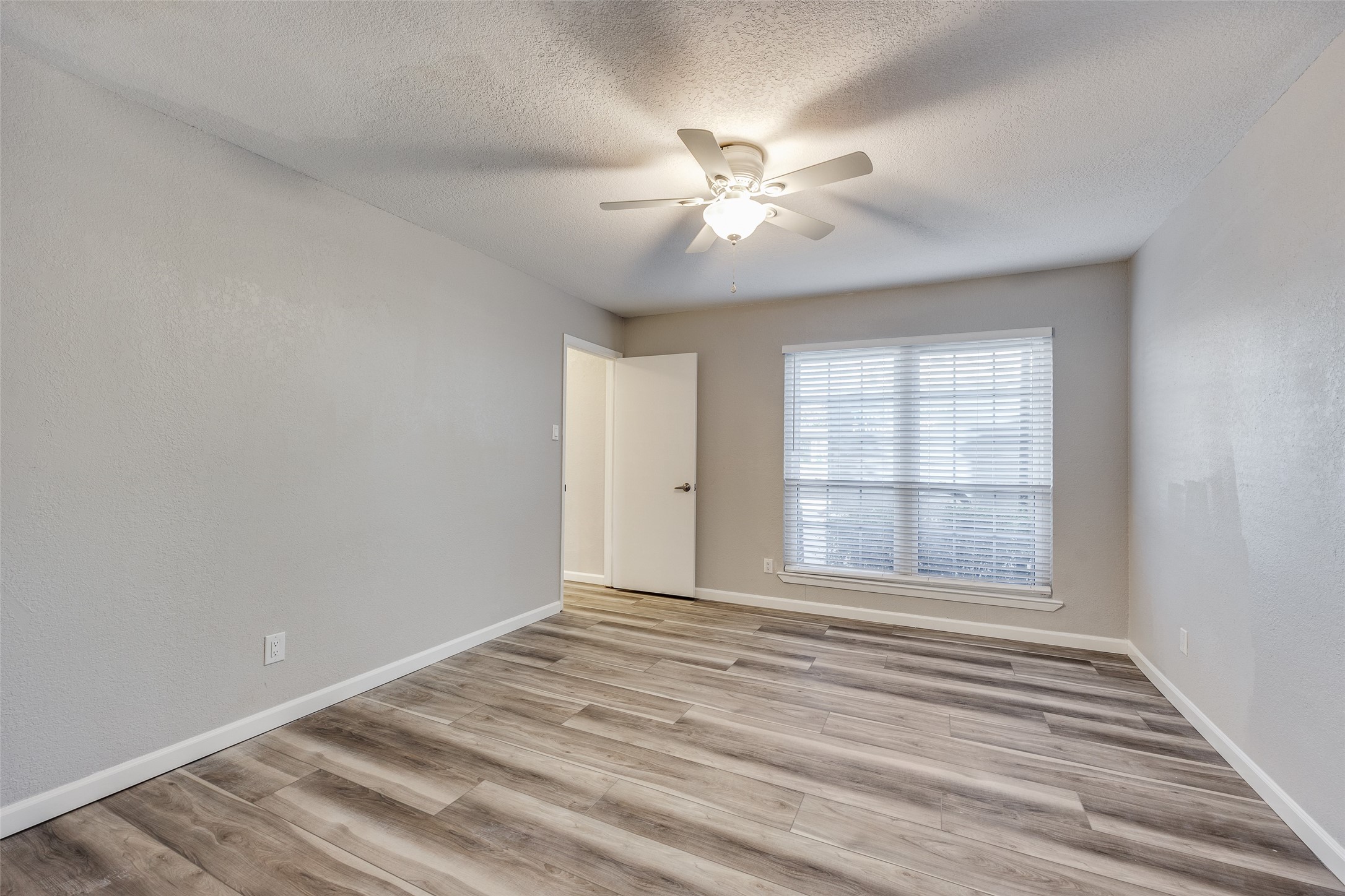 5981 Arapaho Road Dallas TX 75248