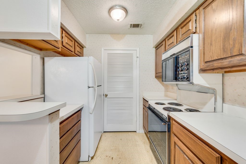 2014 Willoughby Lane Arlington TX 76011