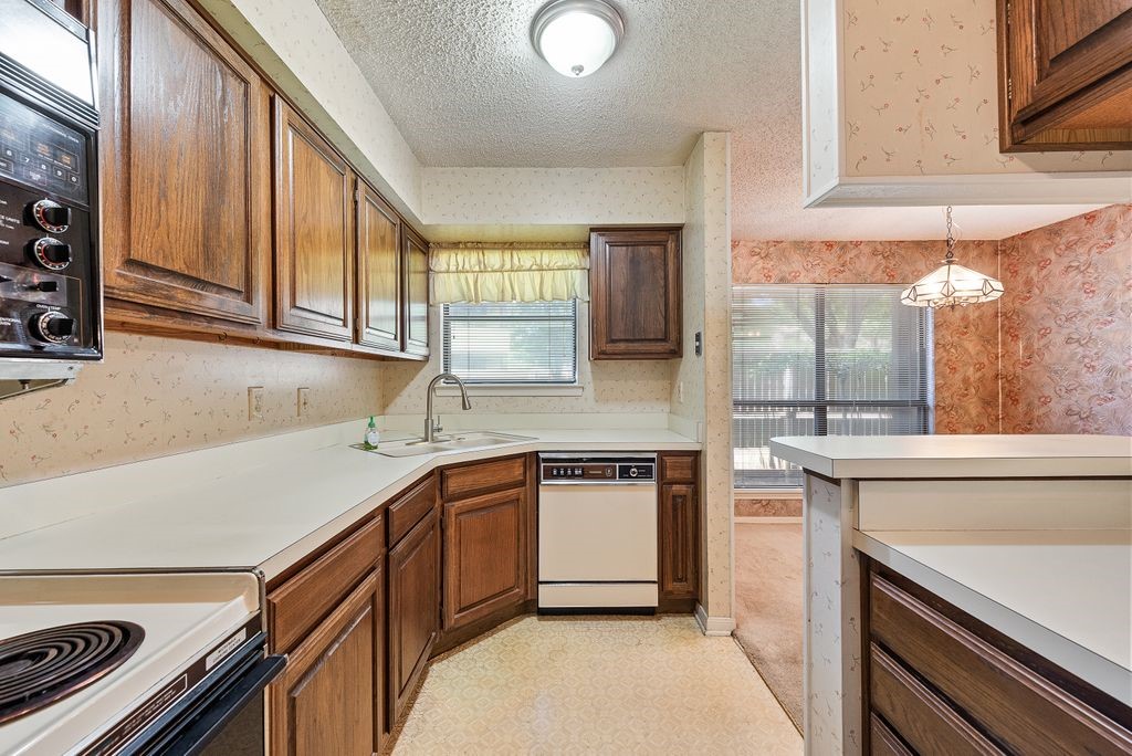 2014 Willoughby Lane Arlington TX 76011