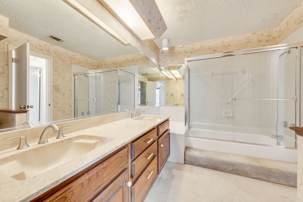 2014 Willoughby Lane Arlington TX 76011