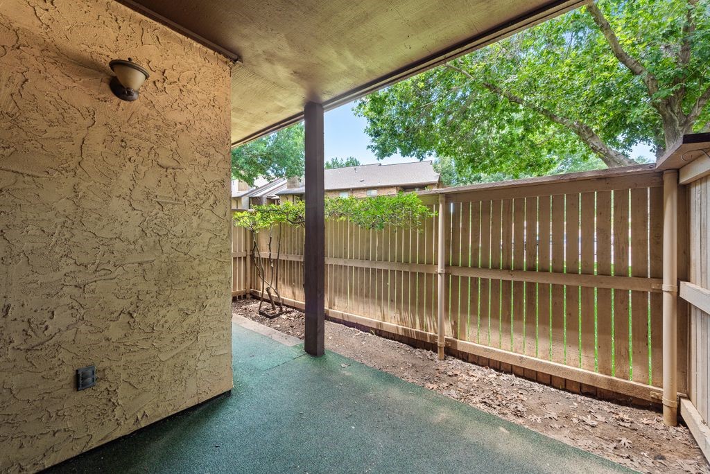 2014 Willoughby Lane Arlington TX 76011